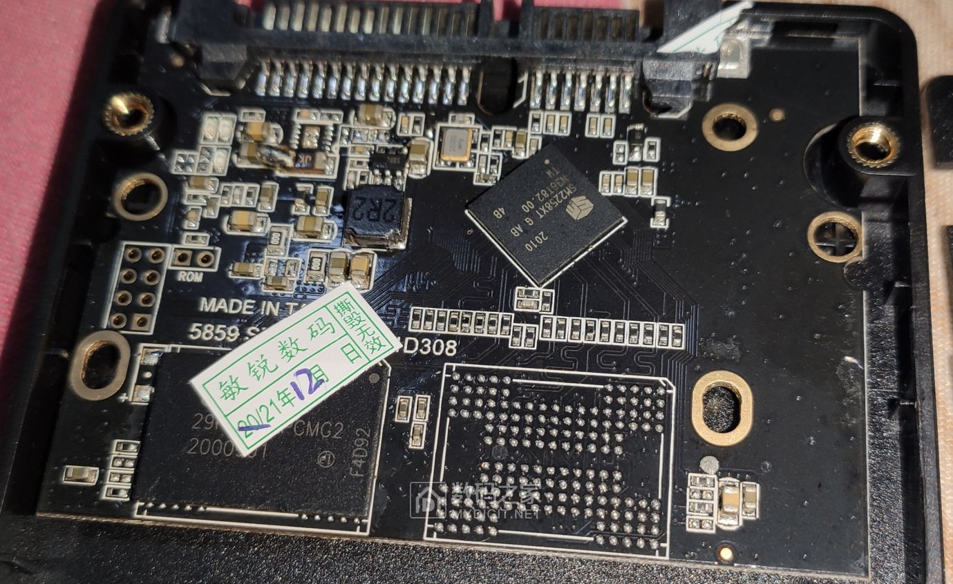 在论坛买了一个384gb的mlc固态硬盘不会认求坛友帮忙看看