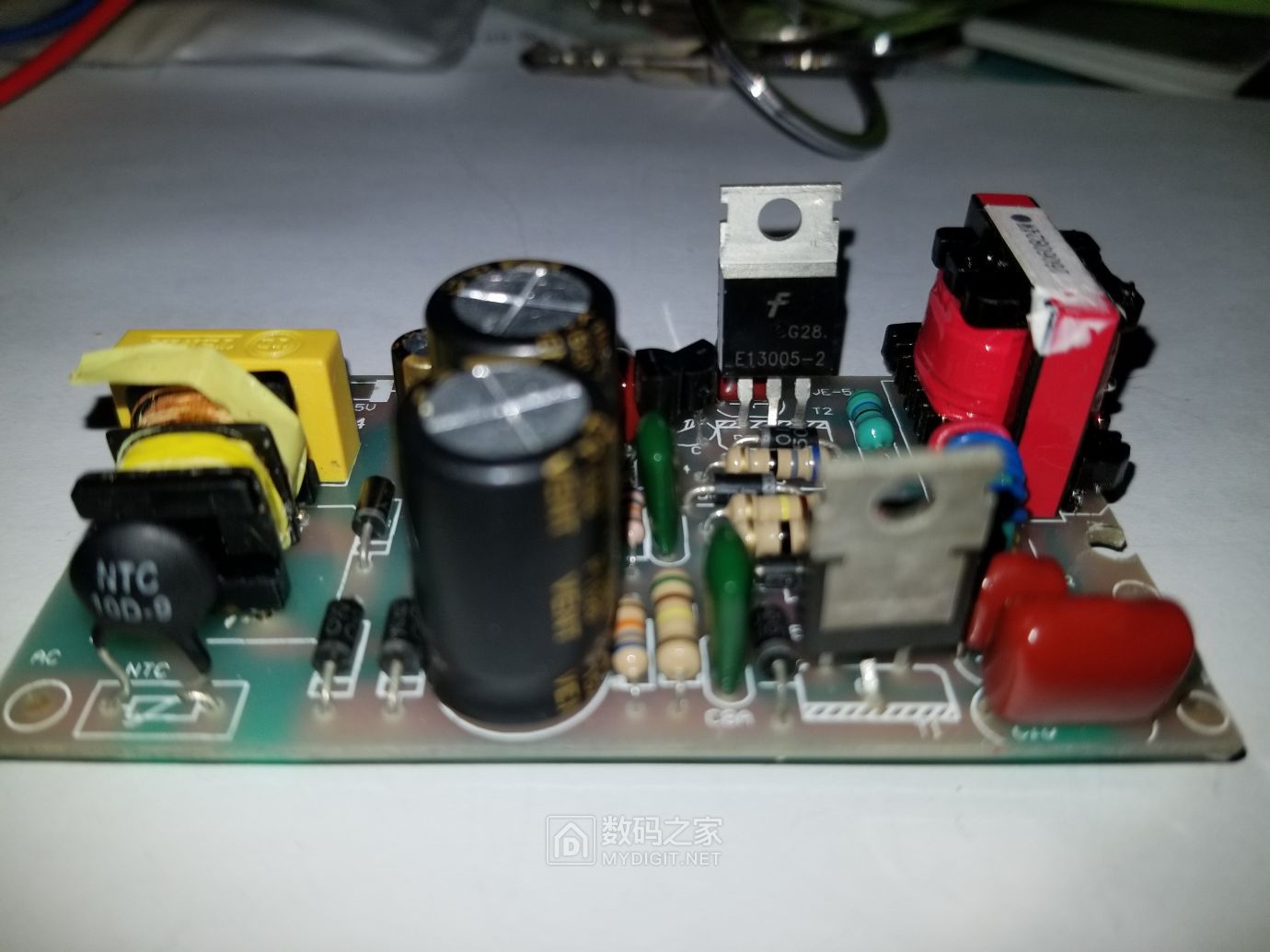 功率管应该是E13005-2的