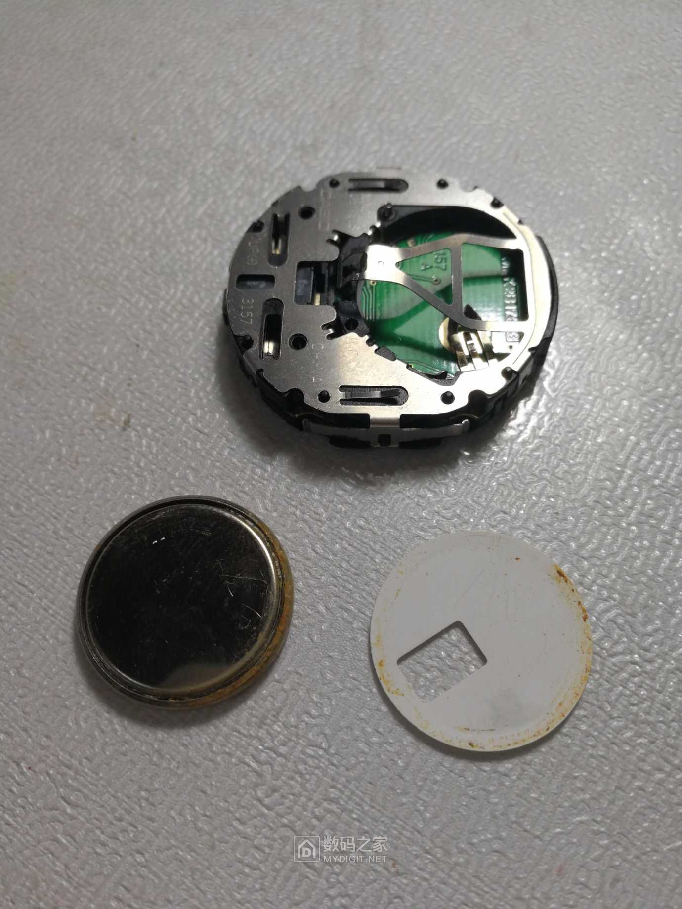 拆解卡西欧sgw-100,看看手表液晶显示缺失的个中原因