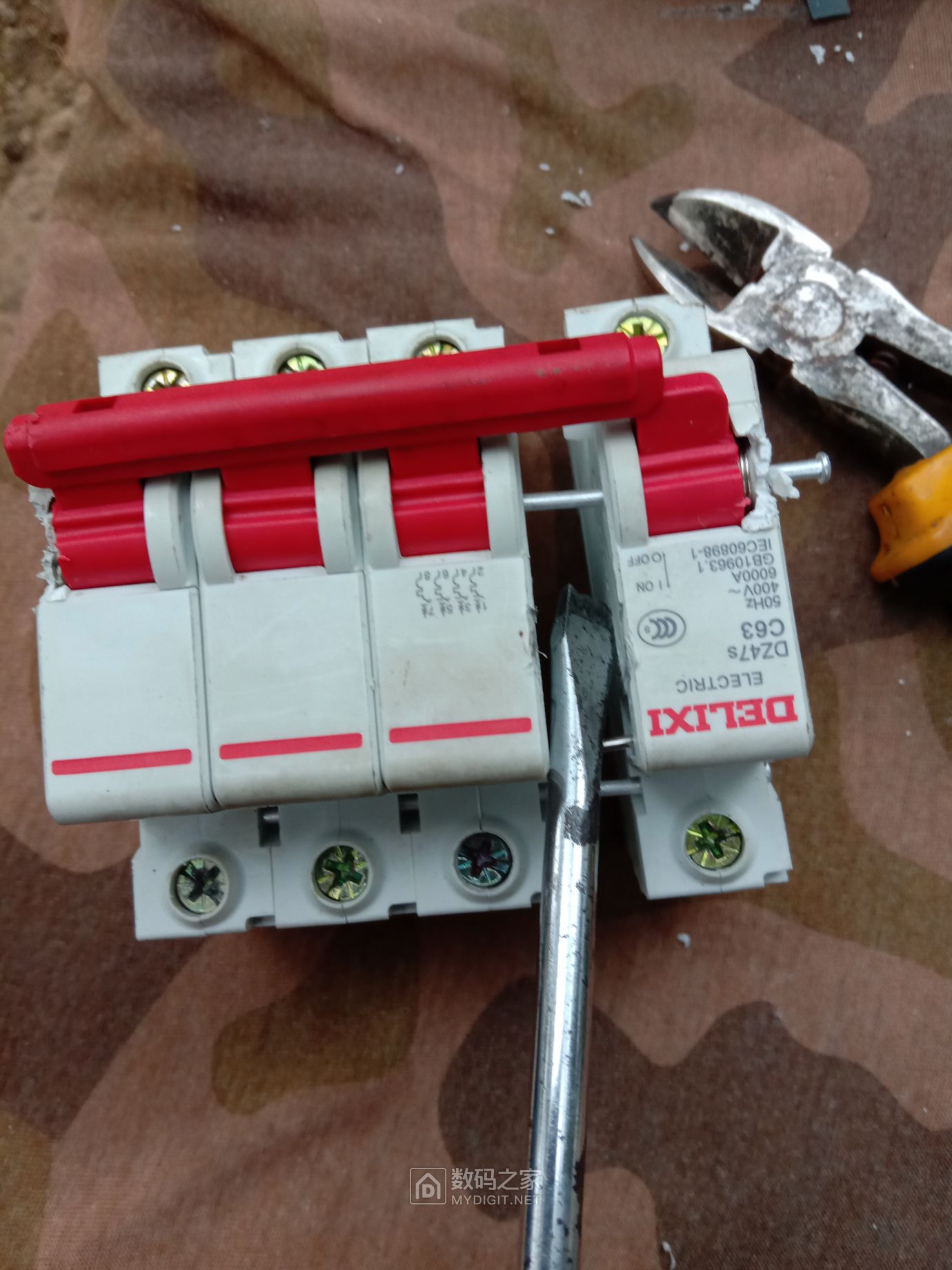 简单拆德力西空气开关delixidz47sc63