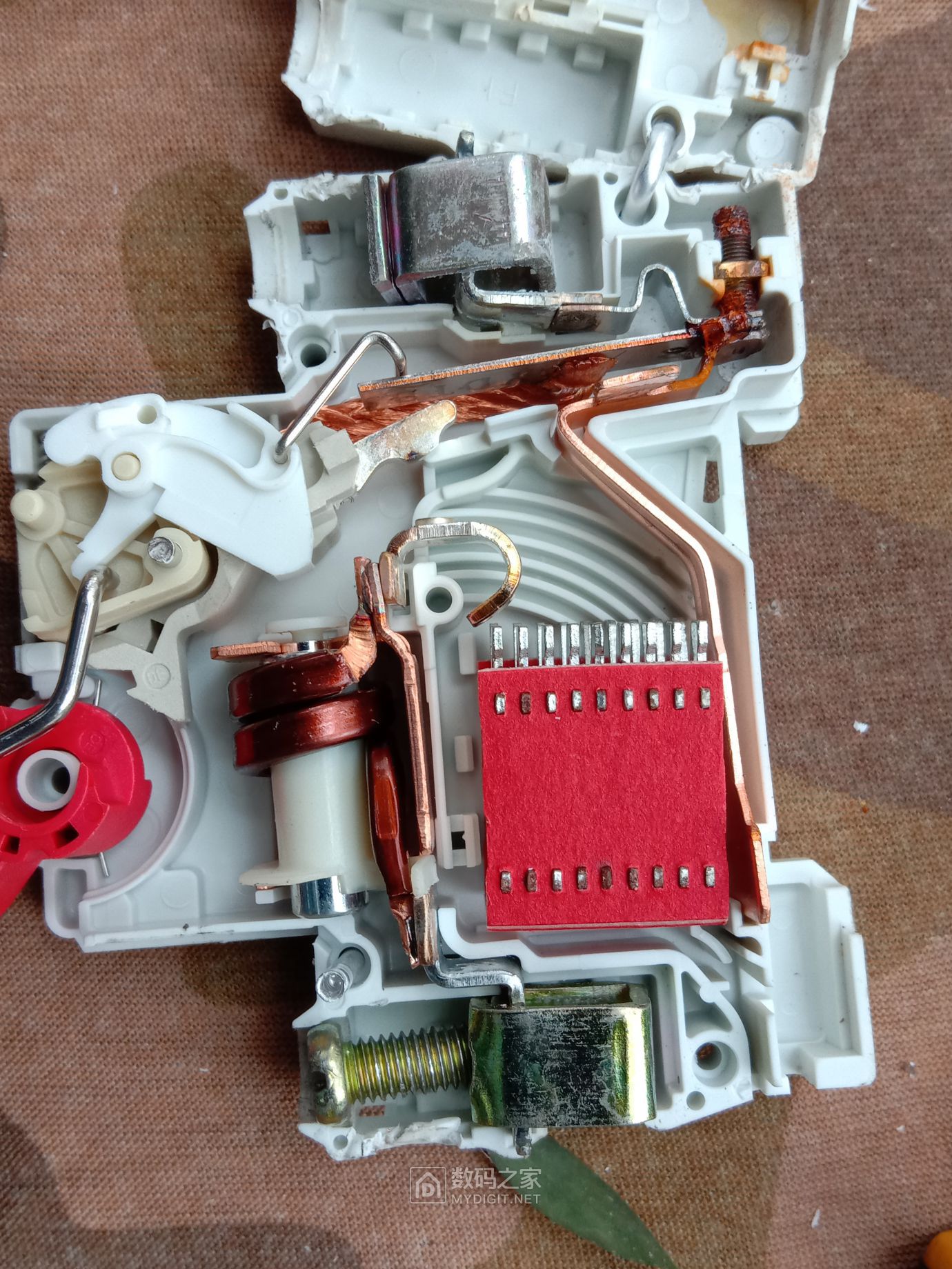 简单拆德力西空气开关delixi dz47s c63