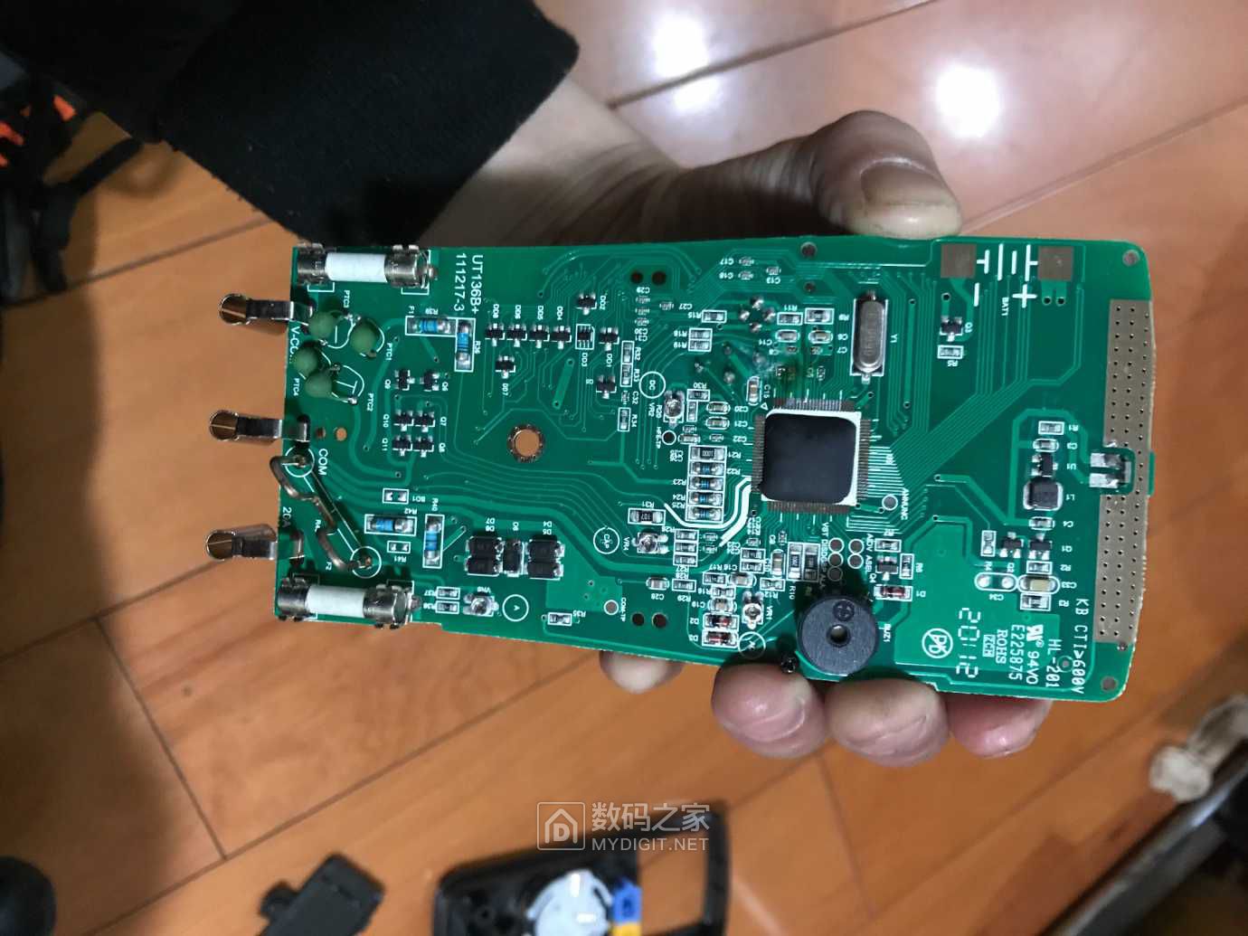 拆解优利德ut136b万用表