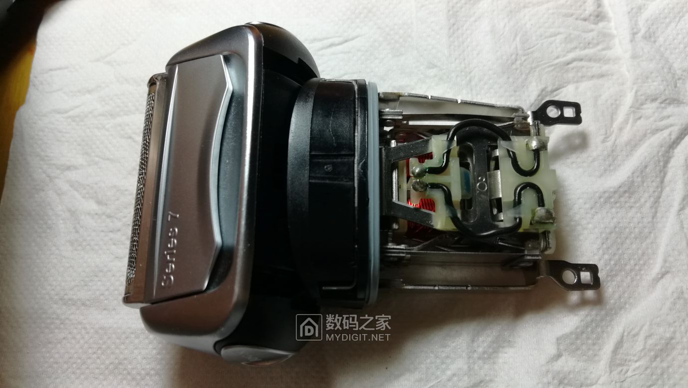braun790剃须刀拆解清洁桶并更换了电池