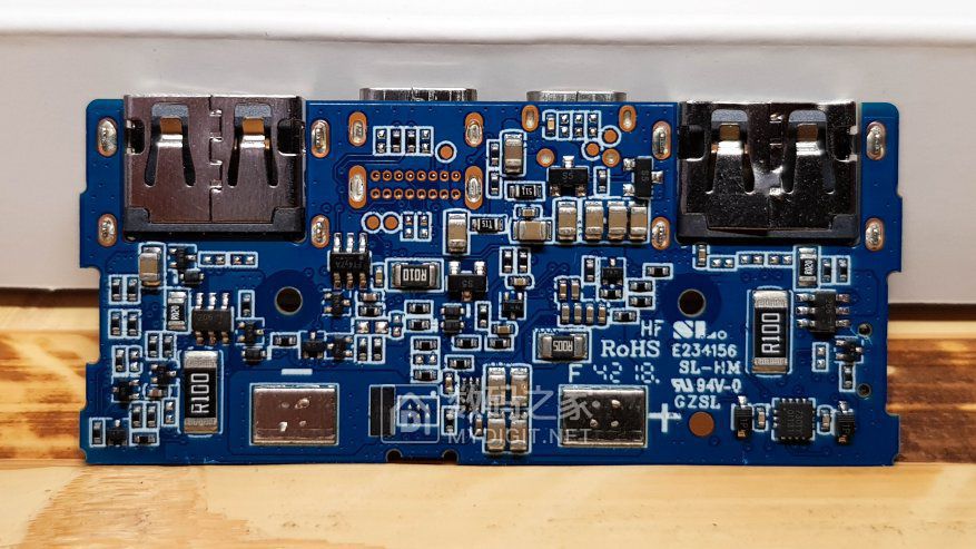 论坛首拆 小米 充电宝 plm13zm  求助维修 关键字 8205b