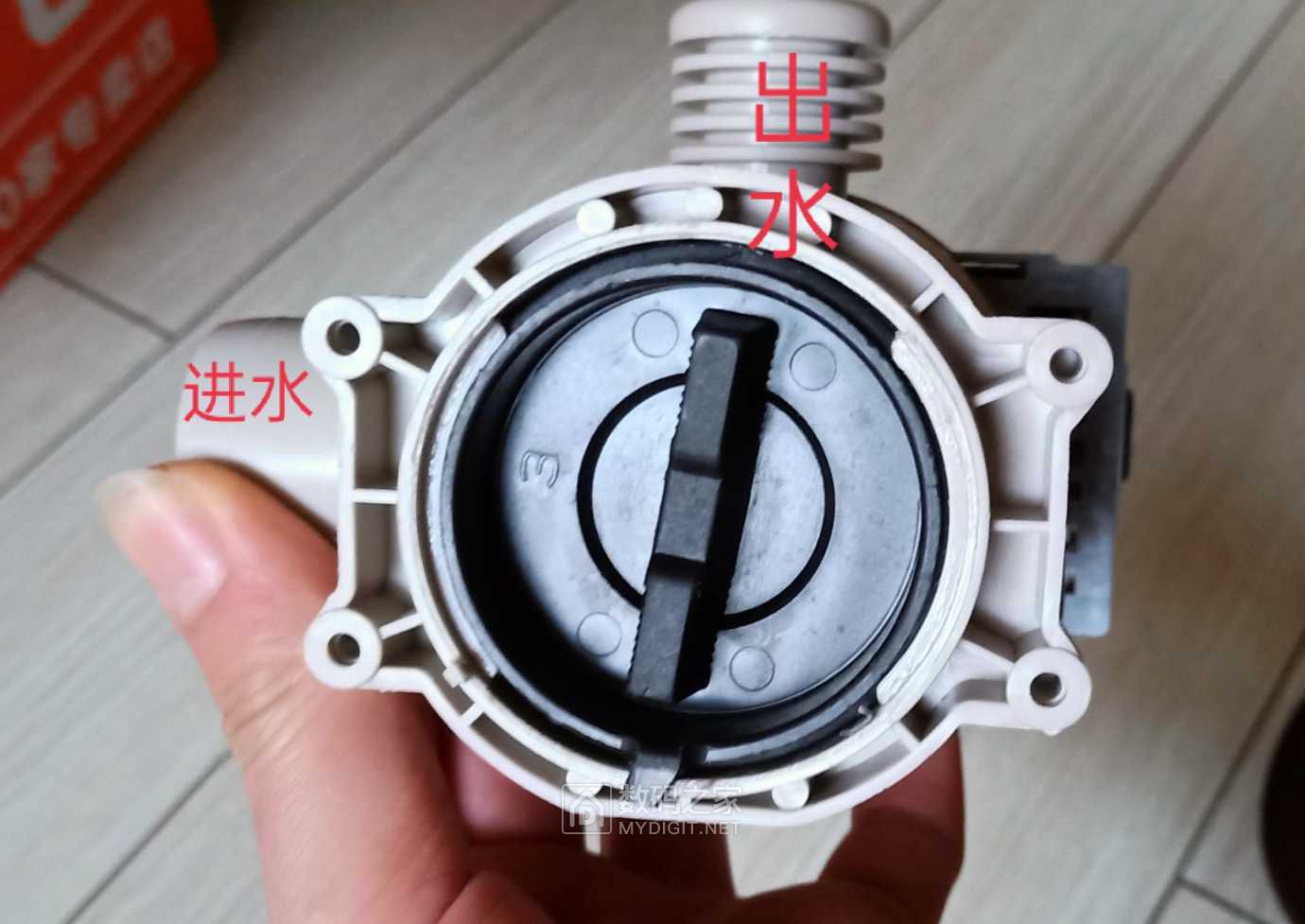 小拆海尔滚筒洗衣机xqg6010866之更换排水泵