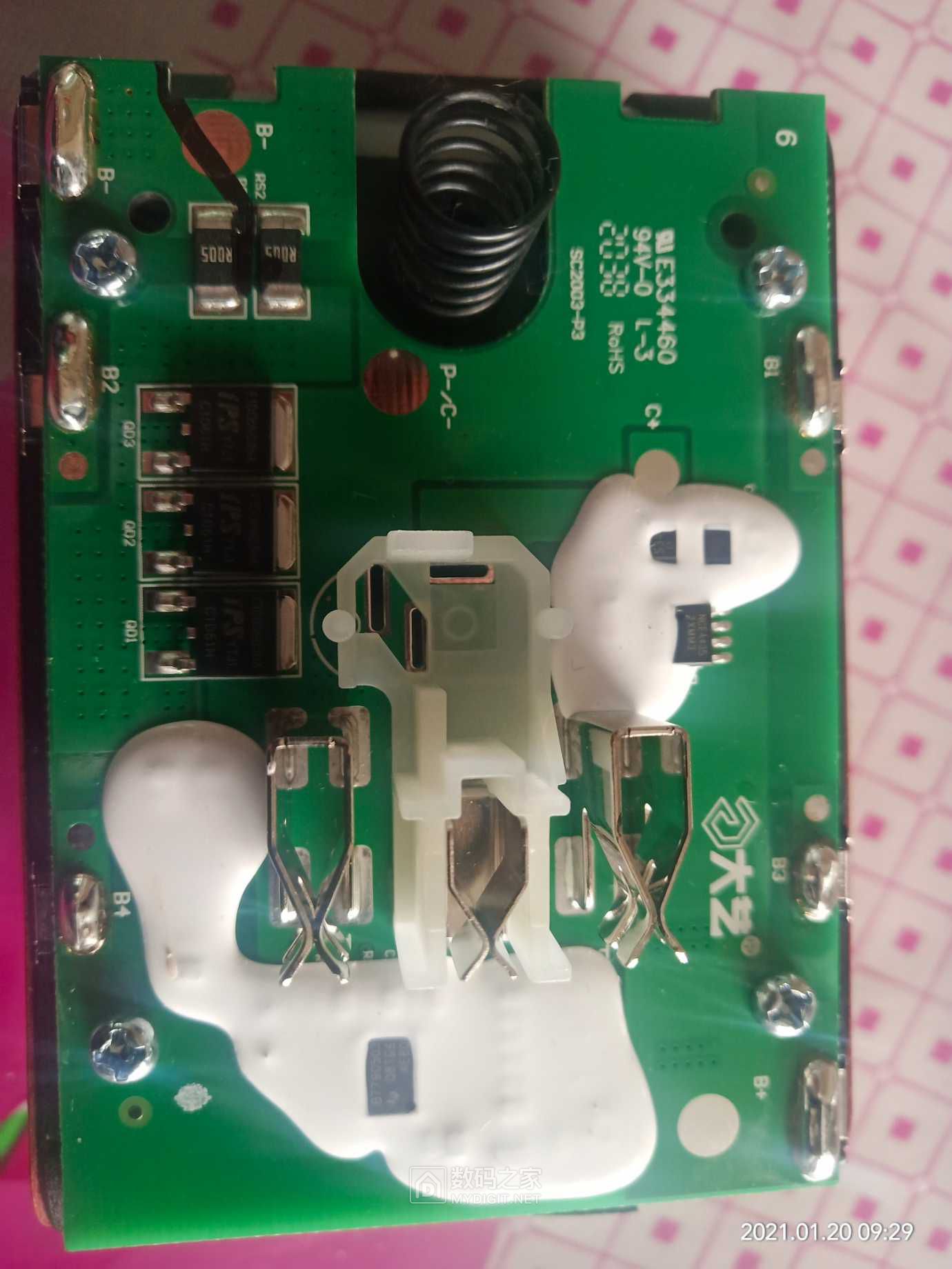 拆解大艺a34000毫安锂电池