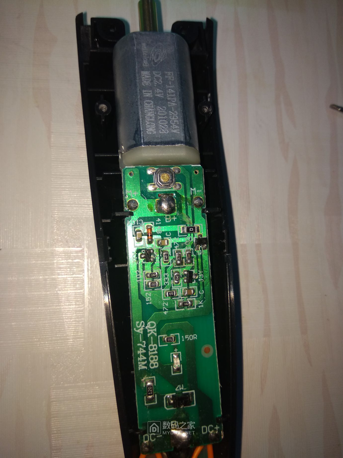 淘宝入手了一套电推子拆解即可充电剃刀genpaigp8088