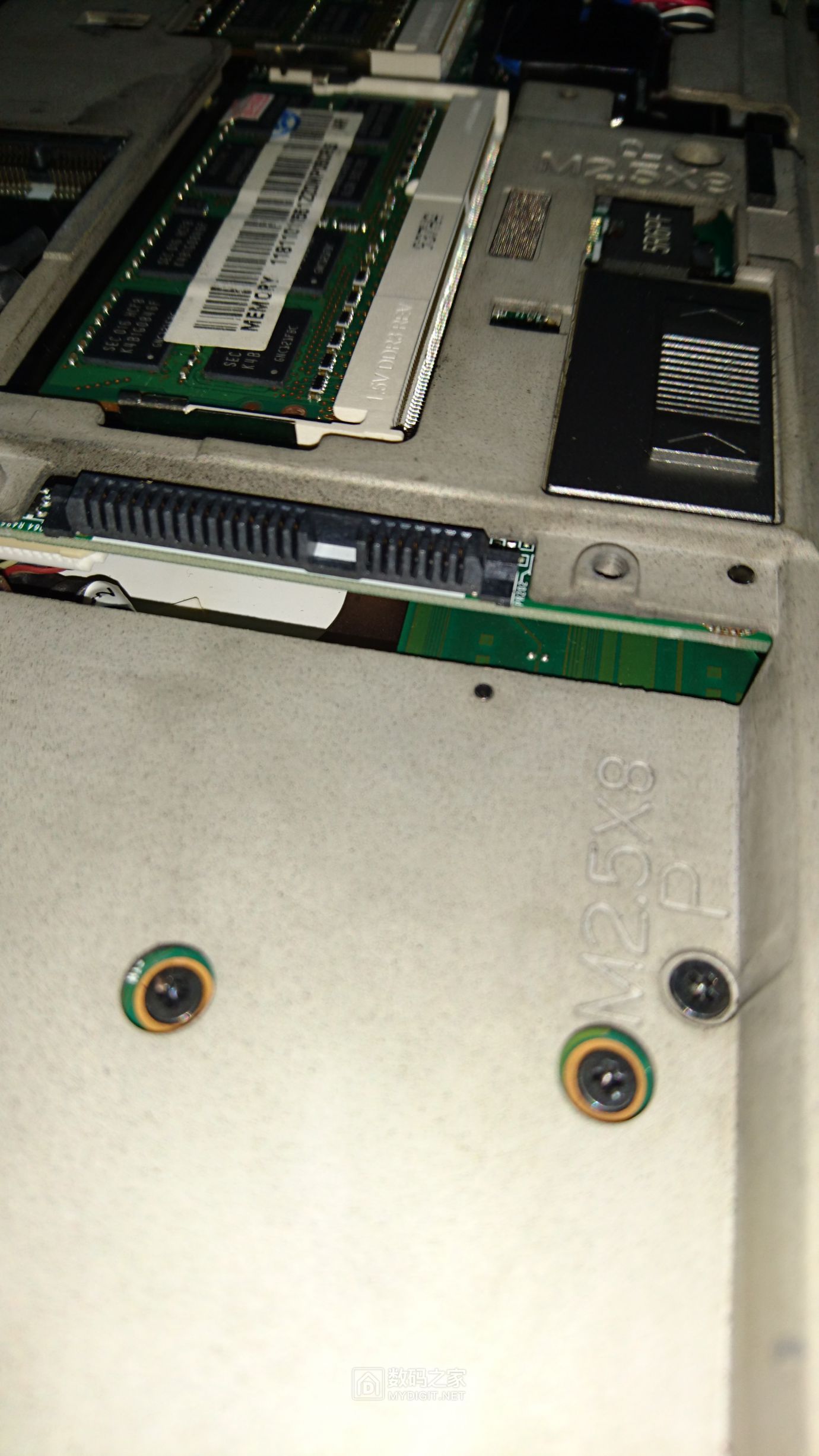 看看我的戴尔m6400笔记本硬盘什么接口