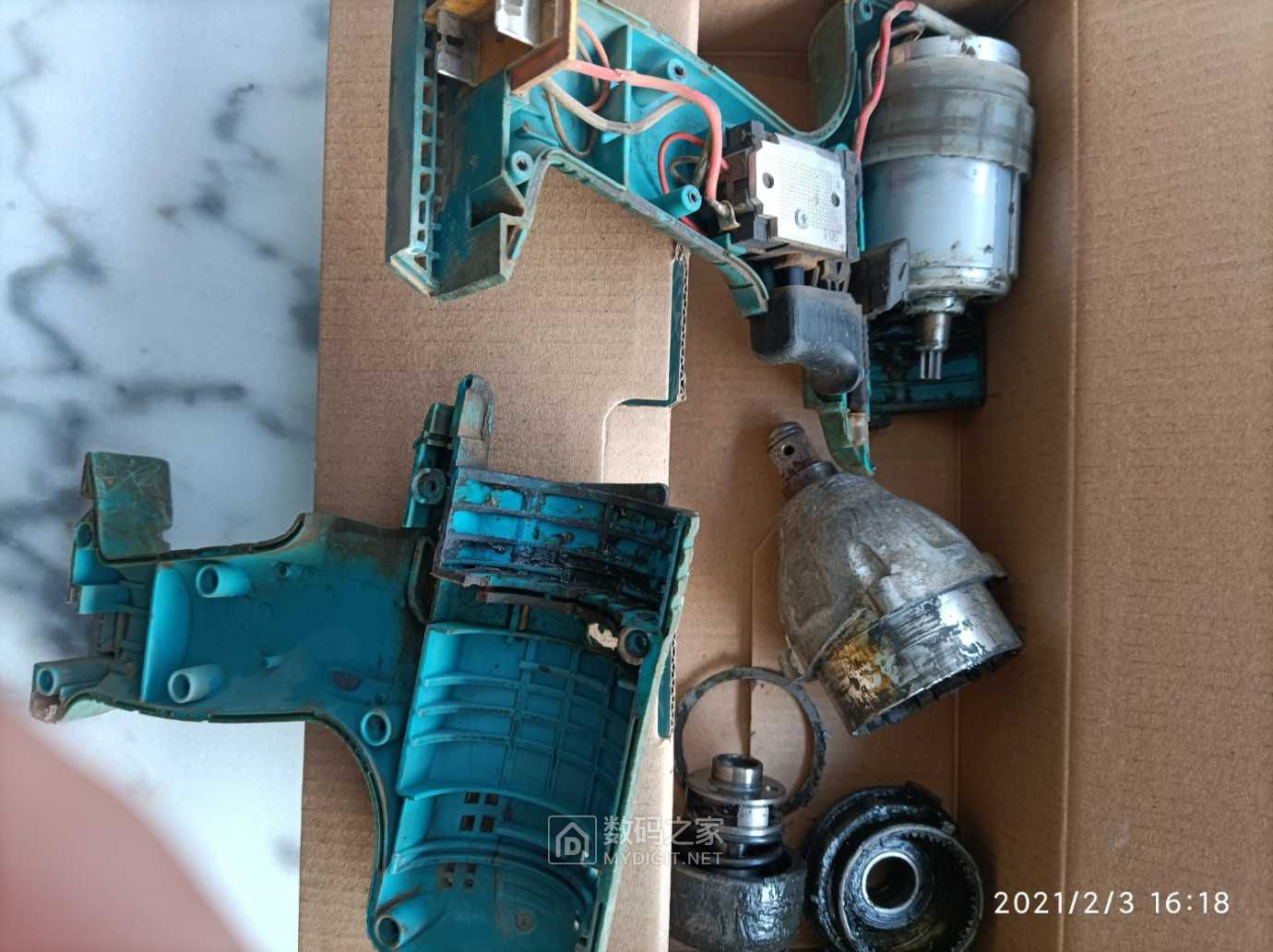 拆了个大艺电扳手做电磨碰到点阻碍轴套怎么拆下来