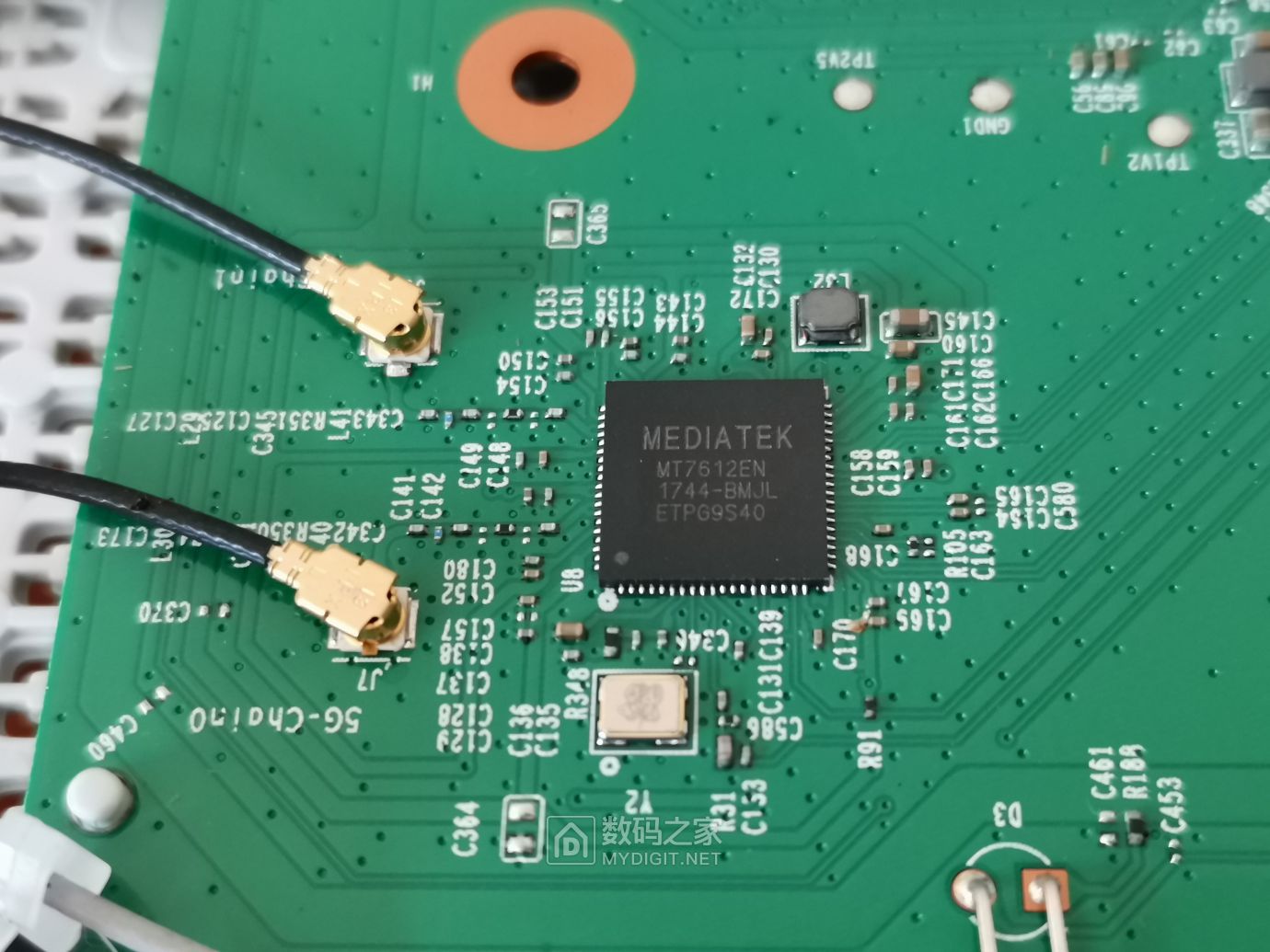 详拆tl-wdr5620无线路由器 - 拆机乐园 数码之家