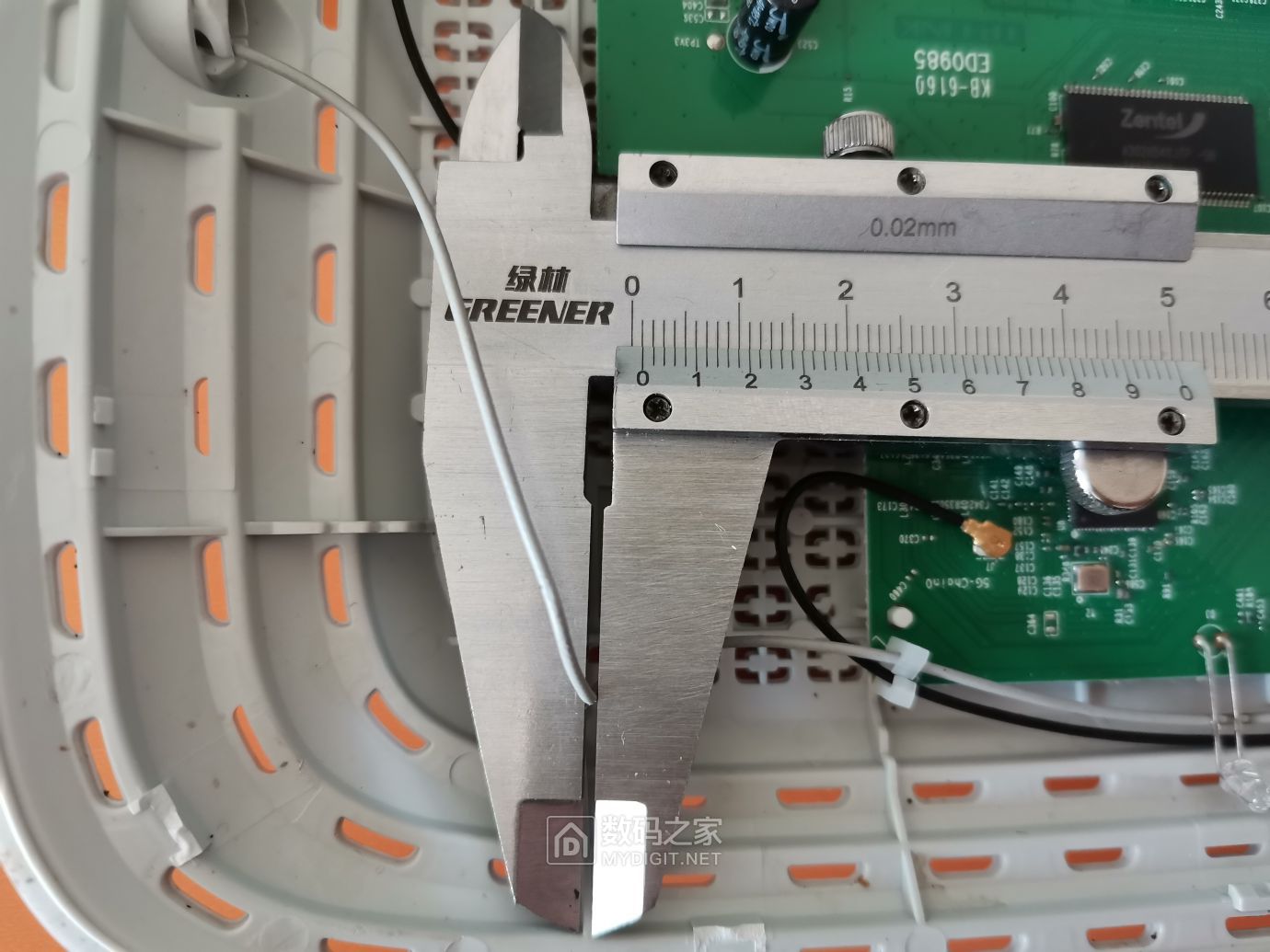 详拆tl-wdr5620无线路由器 - 拆机乐园 数码之家