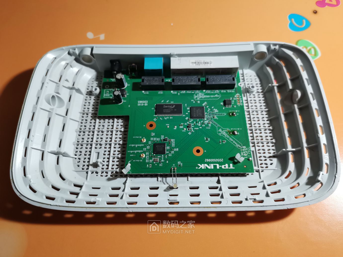 真千兆伪千兆详拆tlwdr5620无线路由器