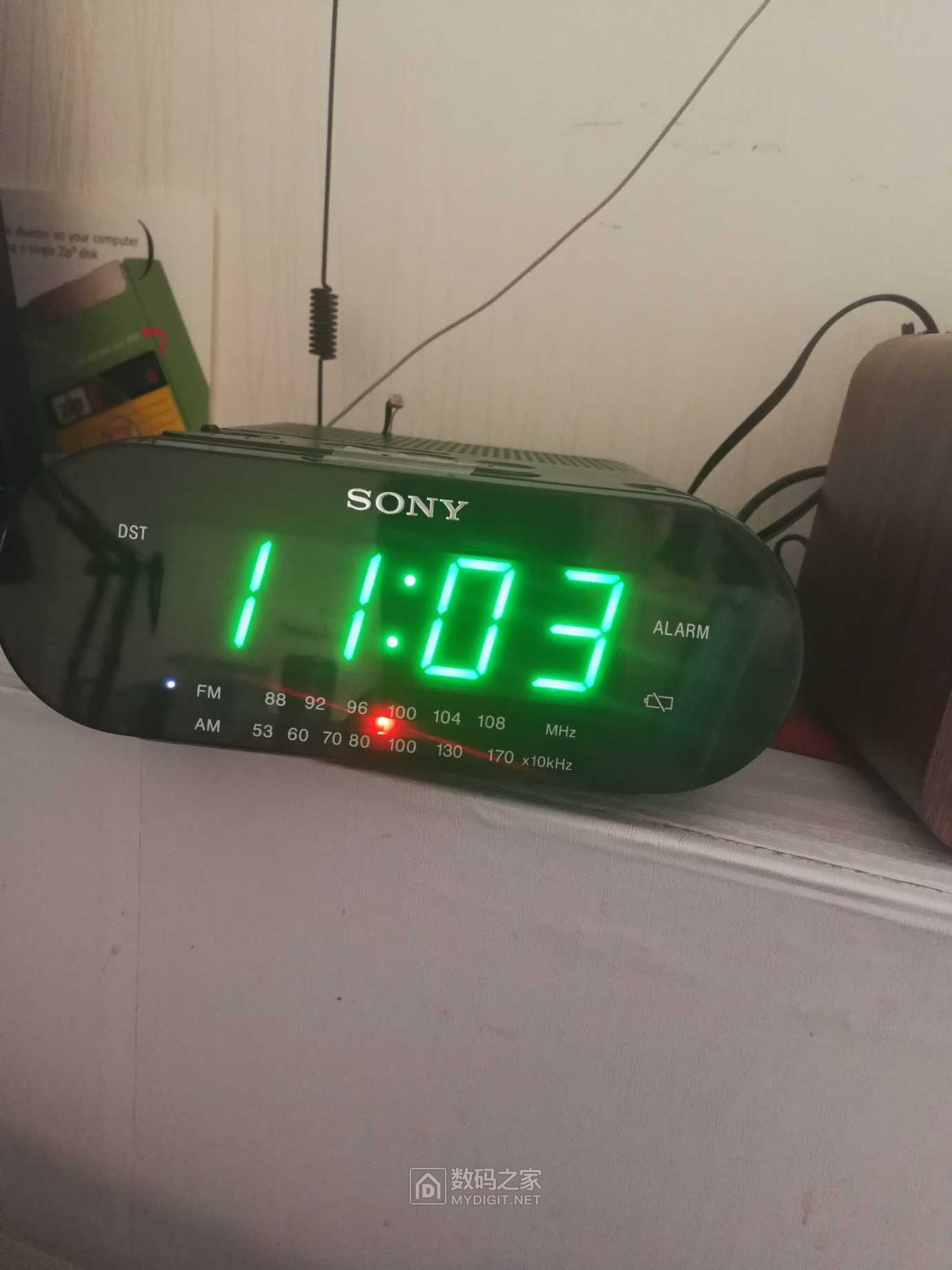 折腾至上 索尼钟控收音机 c218 改显示屏亮度