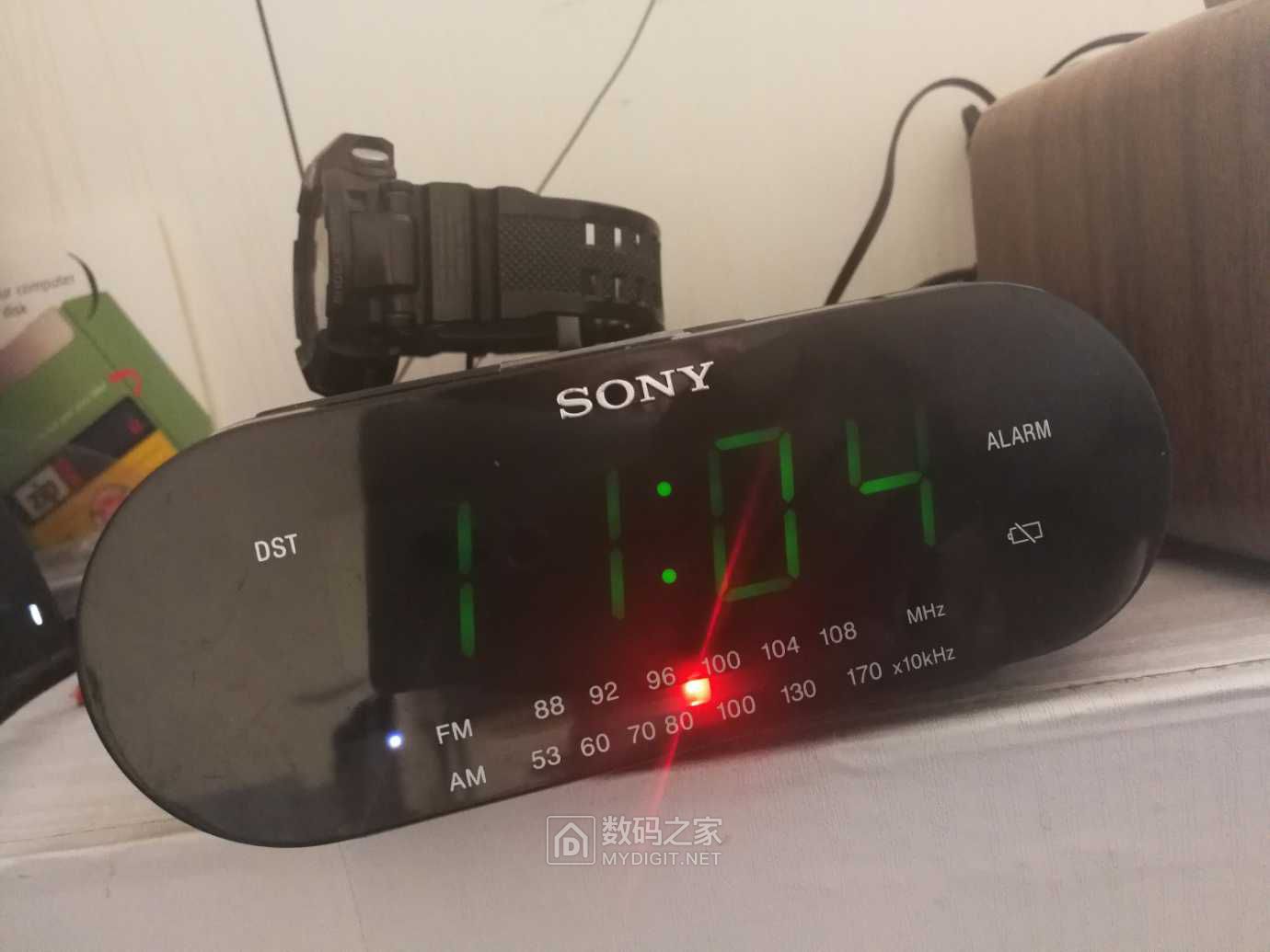 折腾至上 索尼钟控收音机 c218 改显示屏亮度