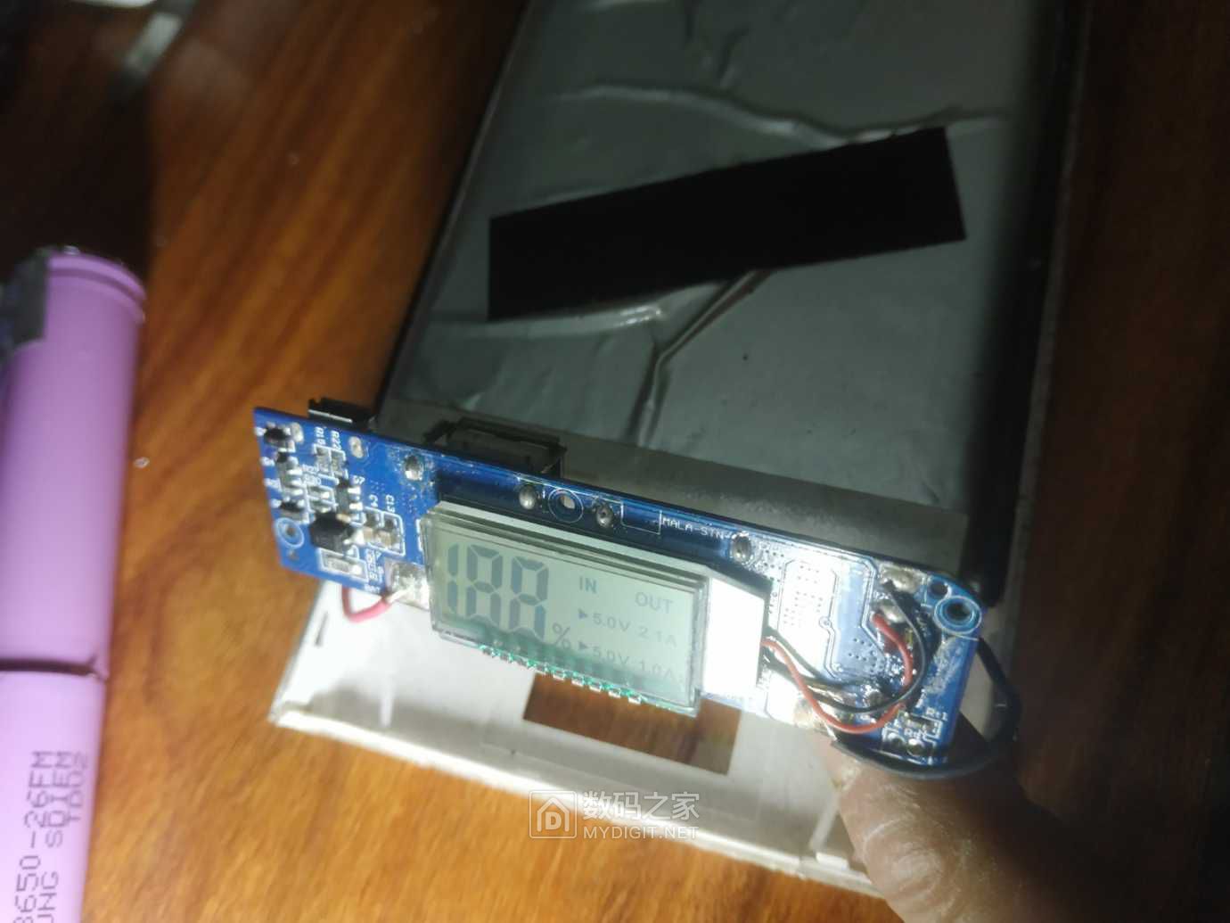 带lcd液晶显示的充电宝(罗马仕ph80