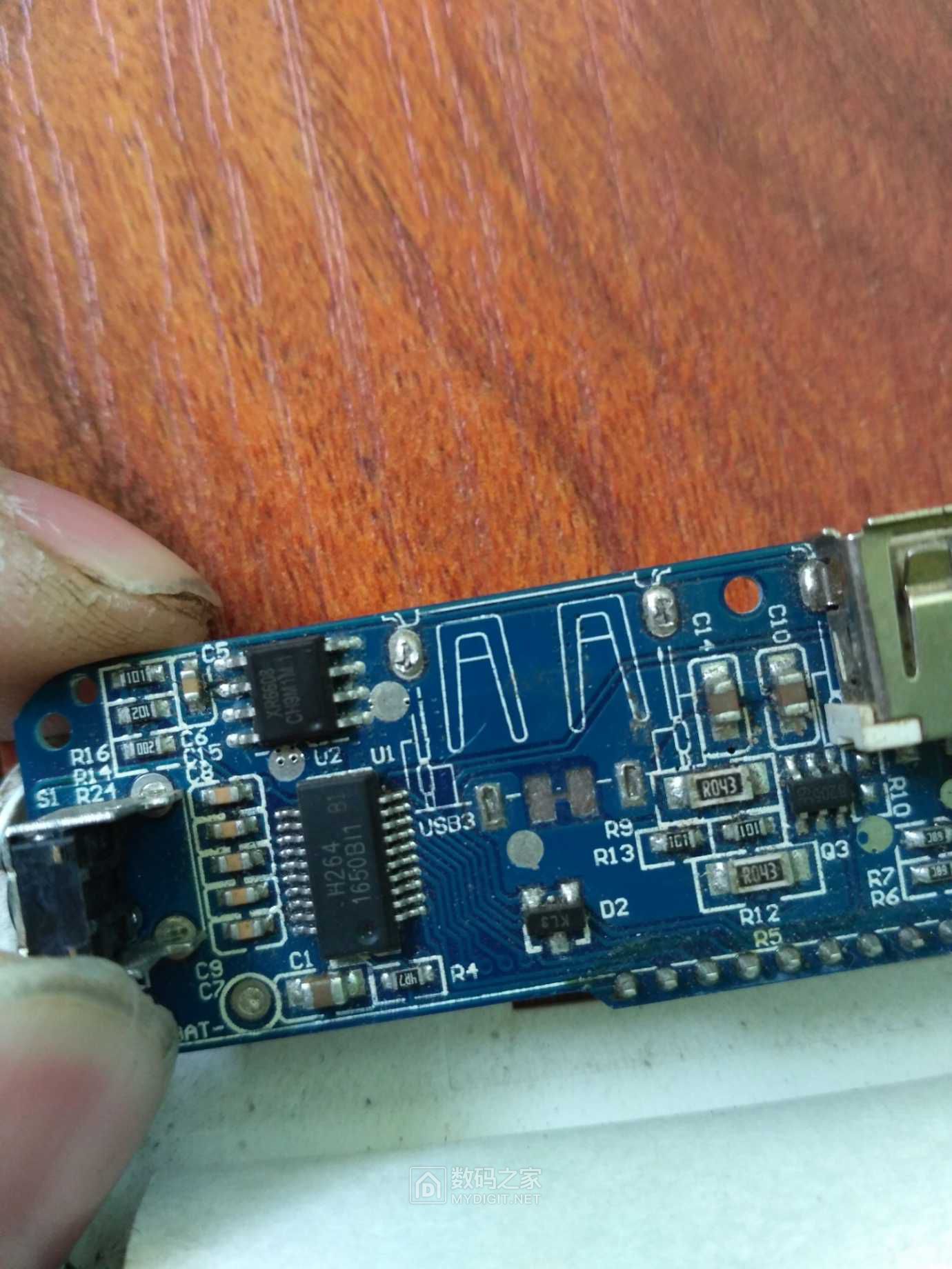 带lcd液晶显示的充电宝(罗马仕ph80