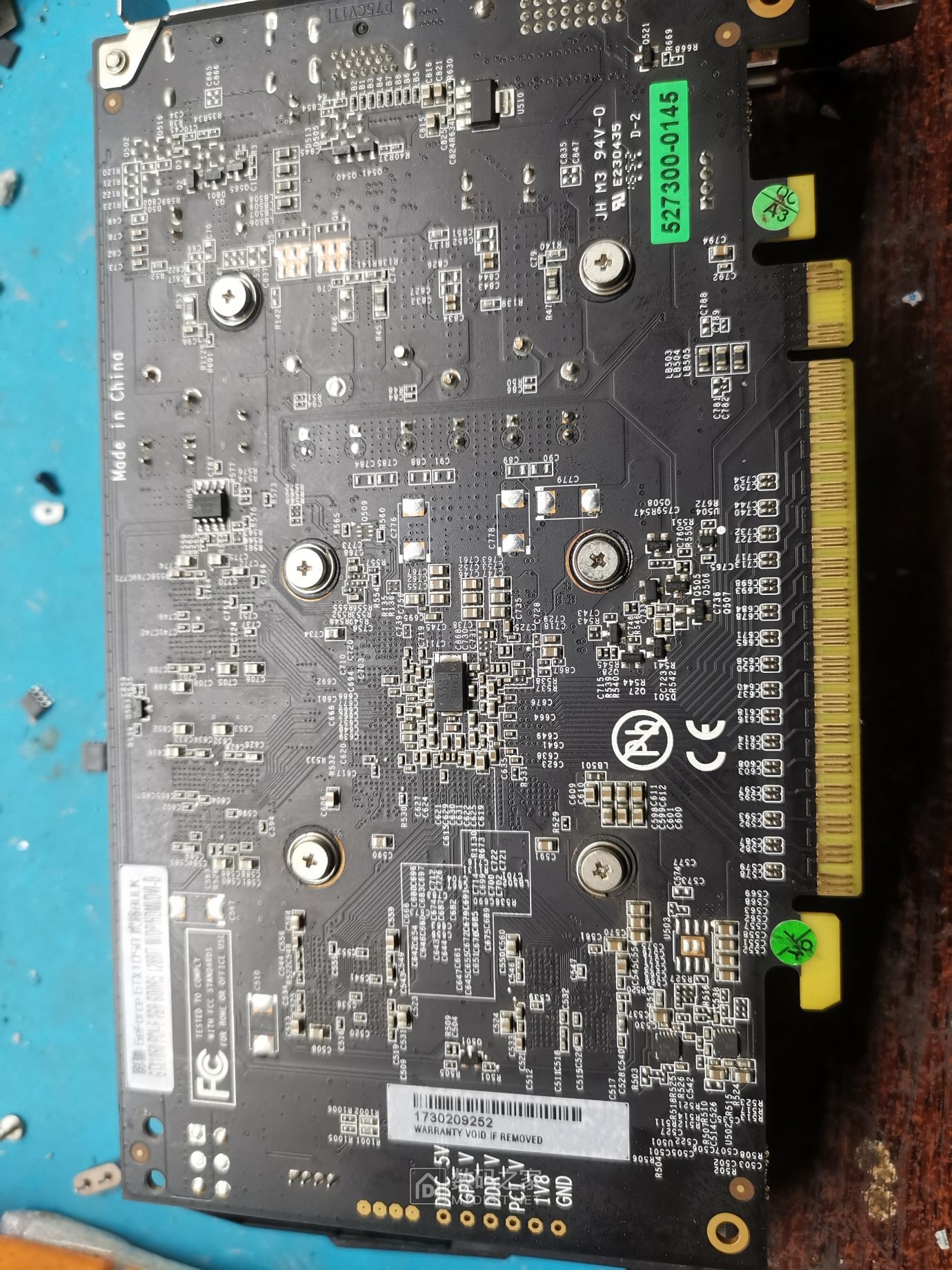影驰gtx1050虎将电脑显卡拆解