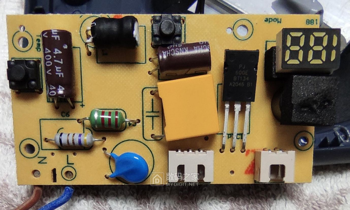 拆了个坏掉的智能加热杯垫求大佬看看有没有修复的可能