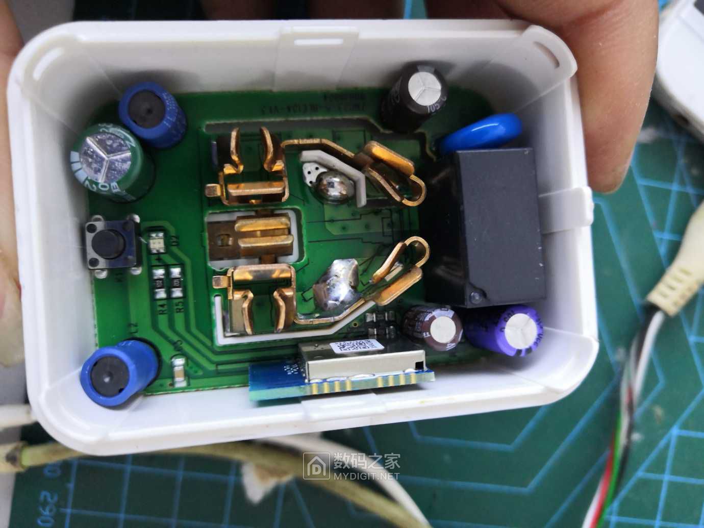 拆解一个佛山照明的智能插座