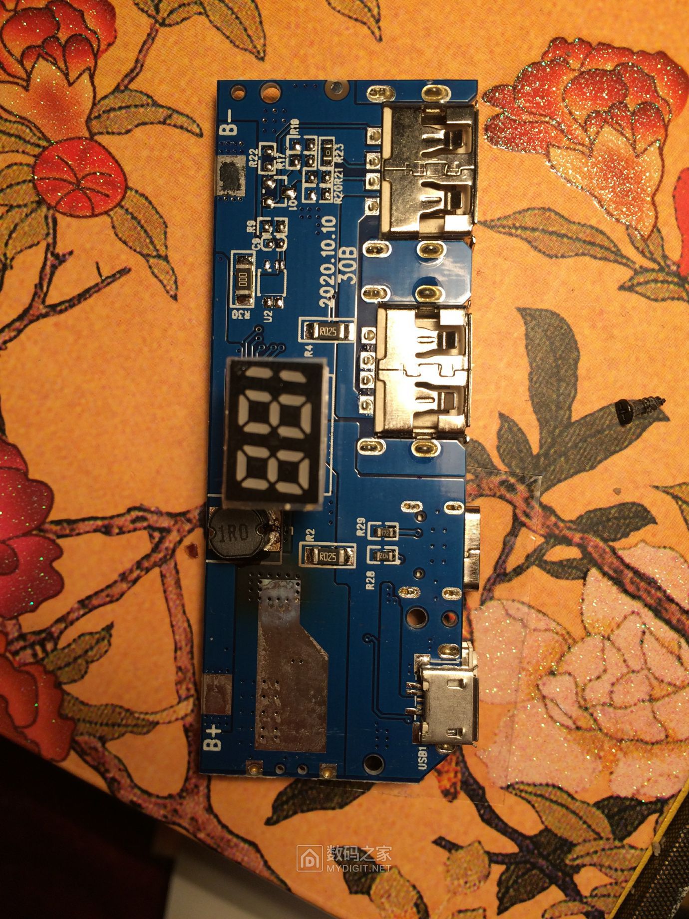 拆解罗马仕30000mah充电宝sense8pphp30山寨假货