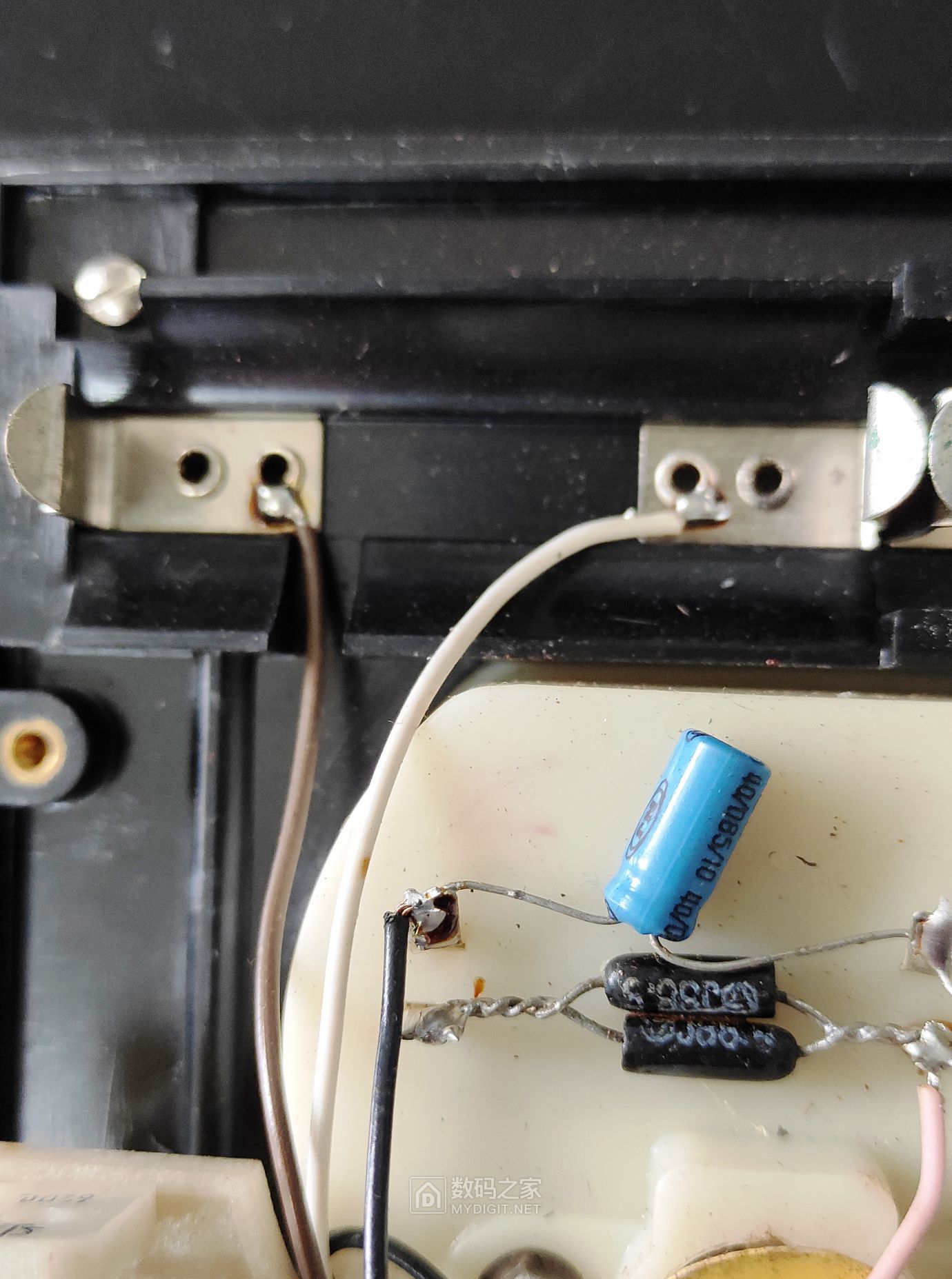 拆个1989年生产的南京mf47万用表顺便问下用什么电池