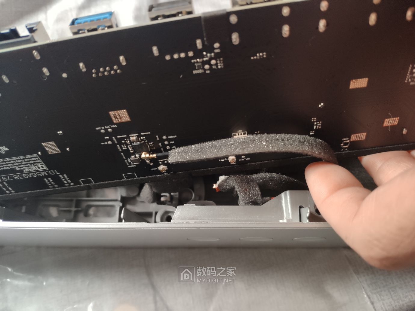 拆修Samsung S32E360F显示器无图像 - 拆机乐园 数码之家