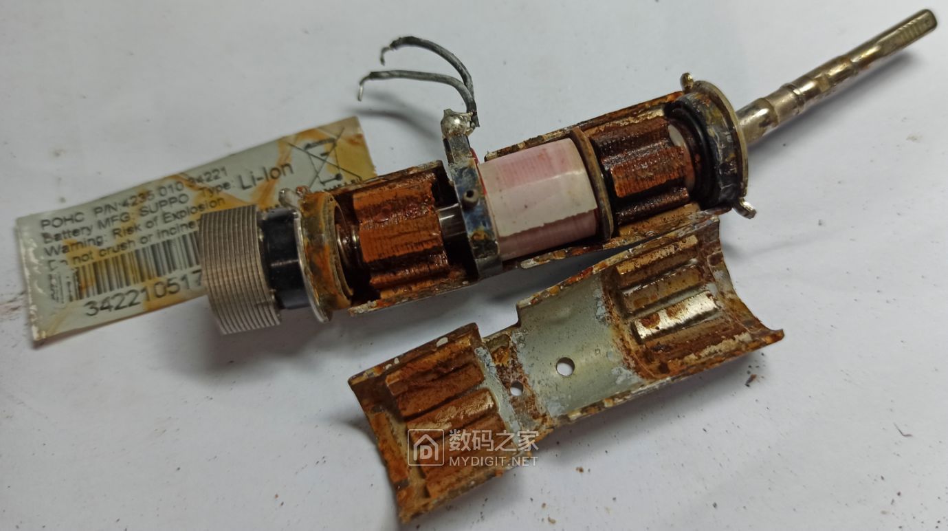 彻底拆解进水生锈的飞利浦hx2650电动牙刷电机也拆解