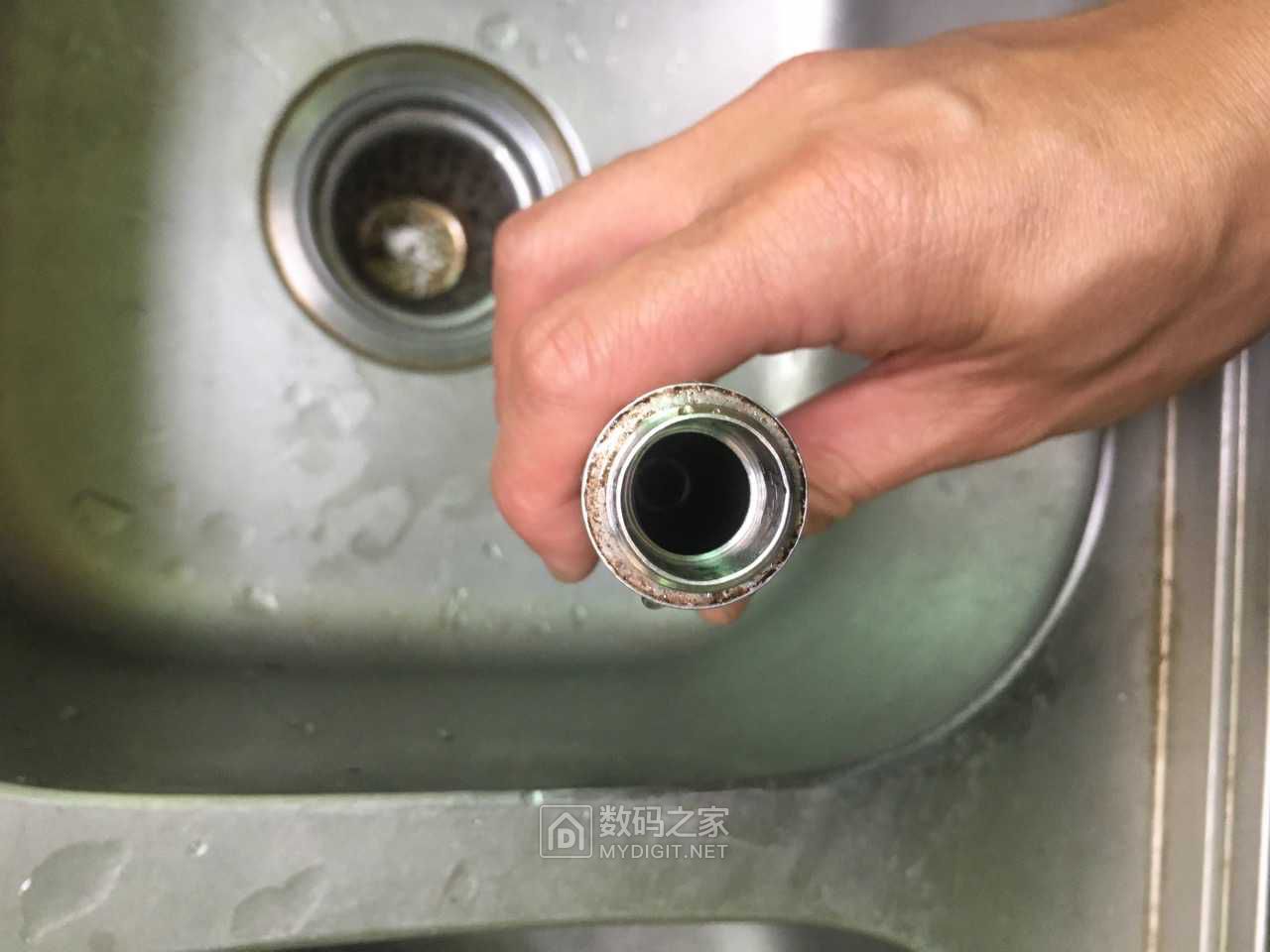 有拆过这种花洒的朋友么,请问怎么拆 - 拆机乐园 数码之家