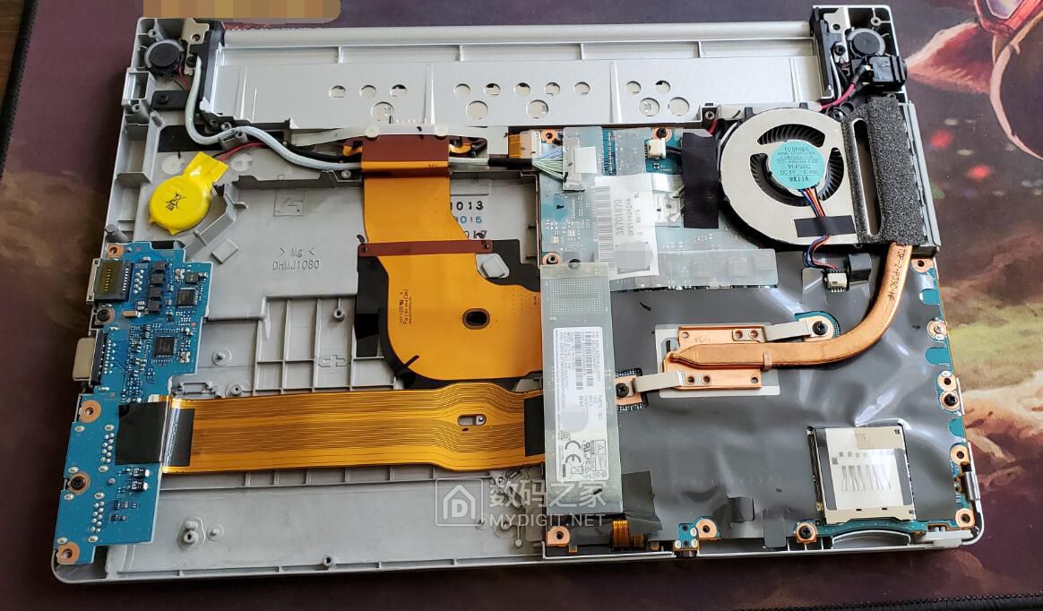 松下笔记本拆机松下cfsv8拆机看内部空间结构