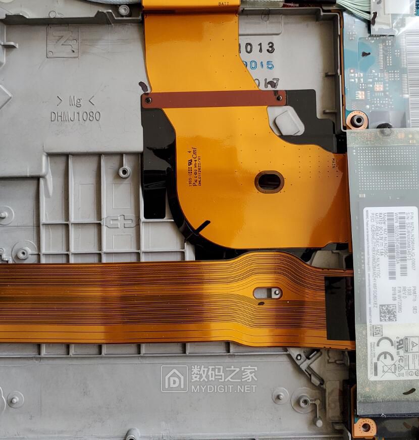 松下笔记本拆机,松下cf-sv8拆机看内部空间结构