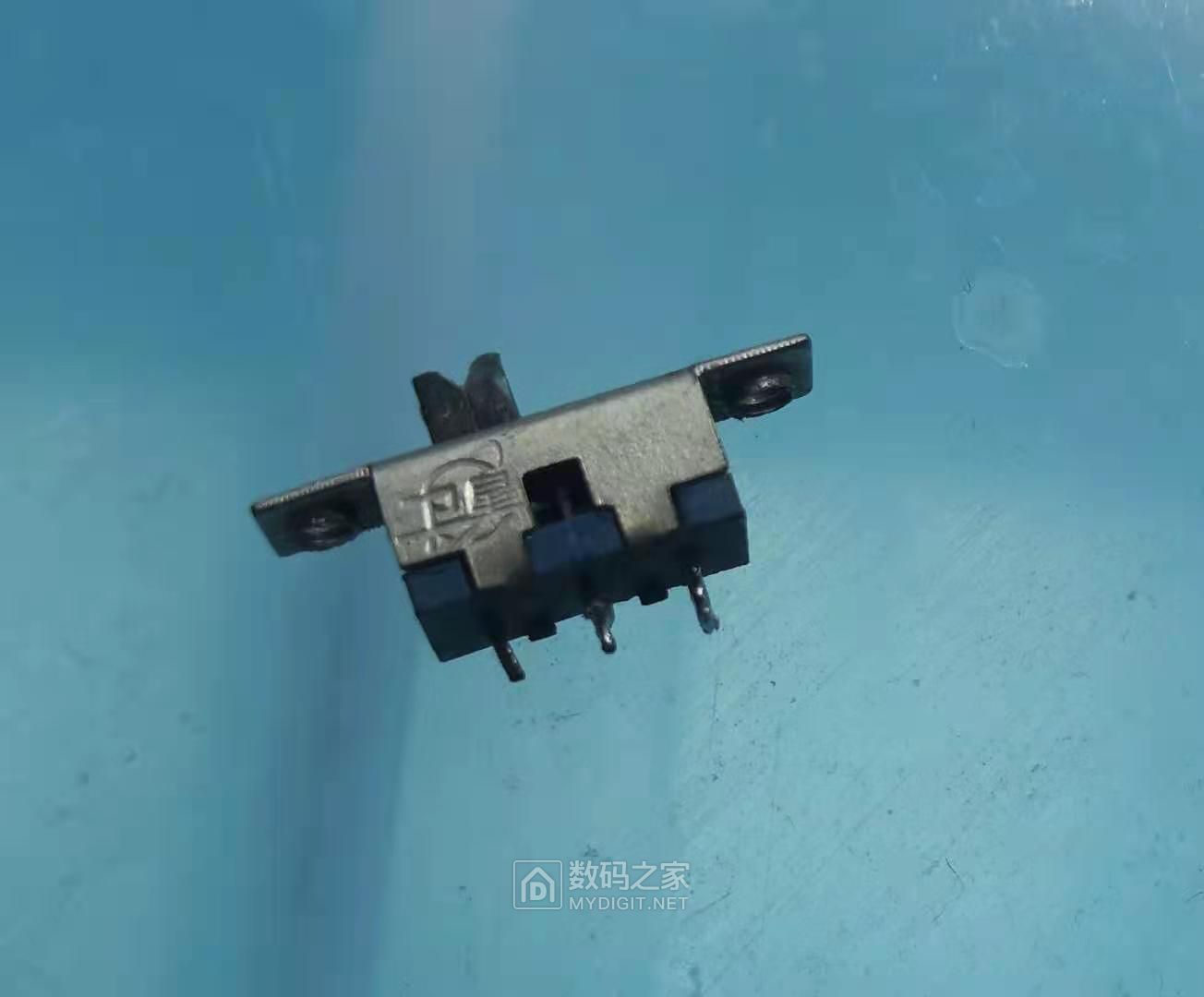 拆修一只拨动开关 - 拆机乐园 数码之家