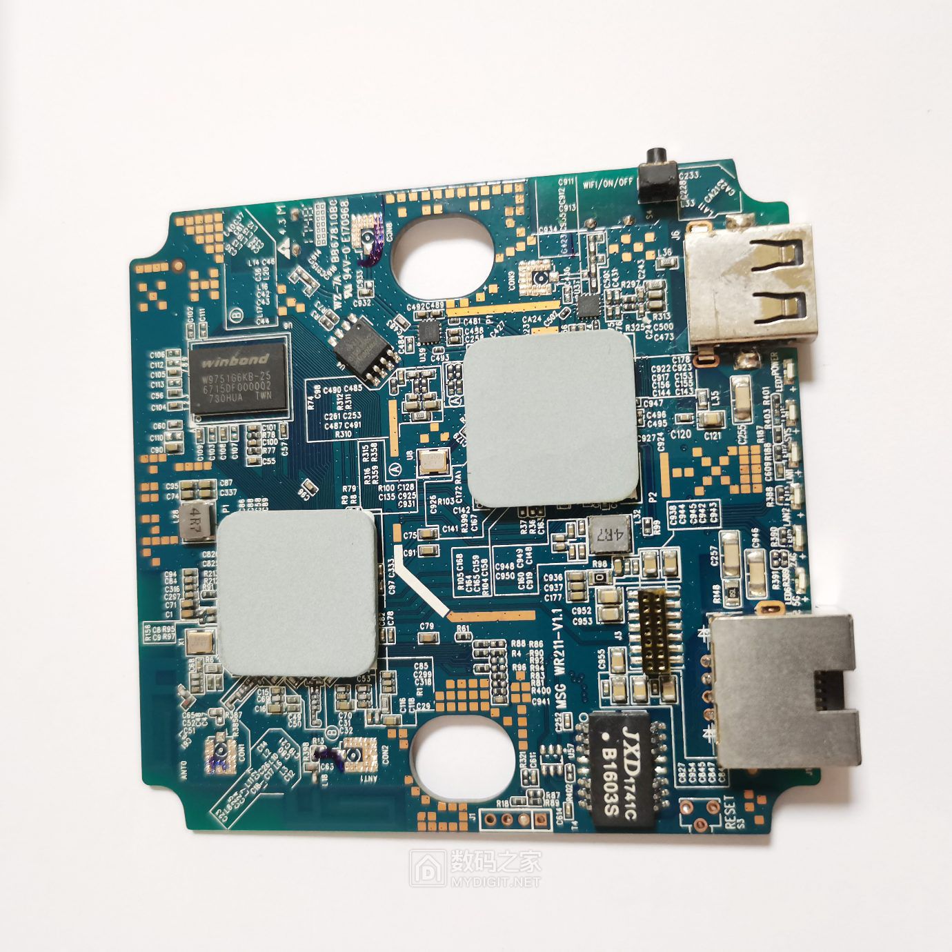 新入手电信定制的瑞斯康达wr211墙面ap双频1200mmtk7628芯片128m内存