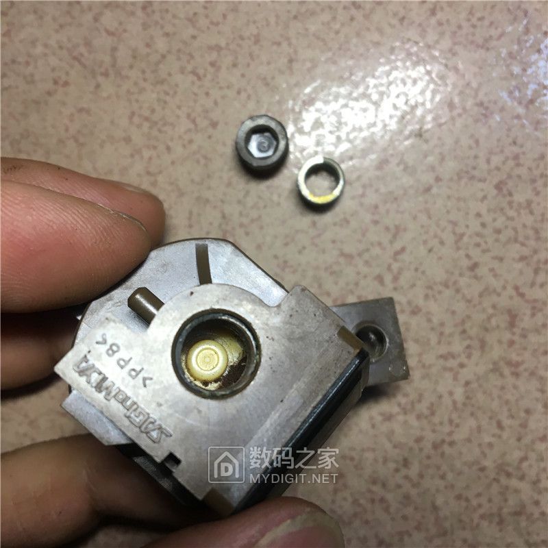 拆个象印电饭煲npjb107段压力报故障e12和e09的