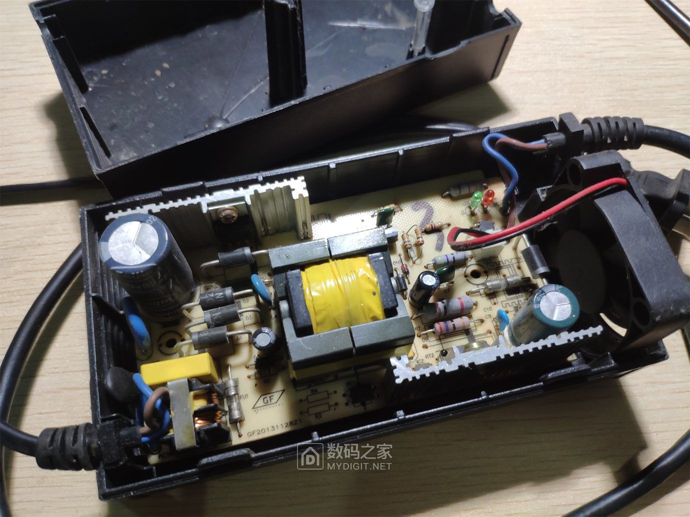 x折腾雅迪电动车充电器应该是西普尔代工的48v20ah充电器更换输入线