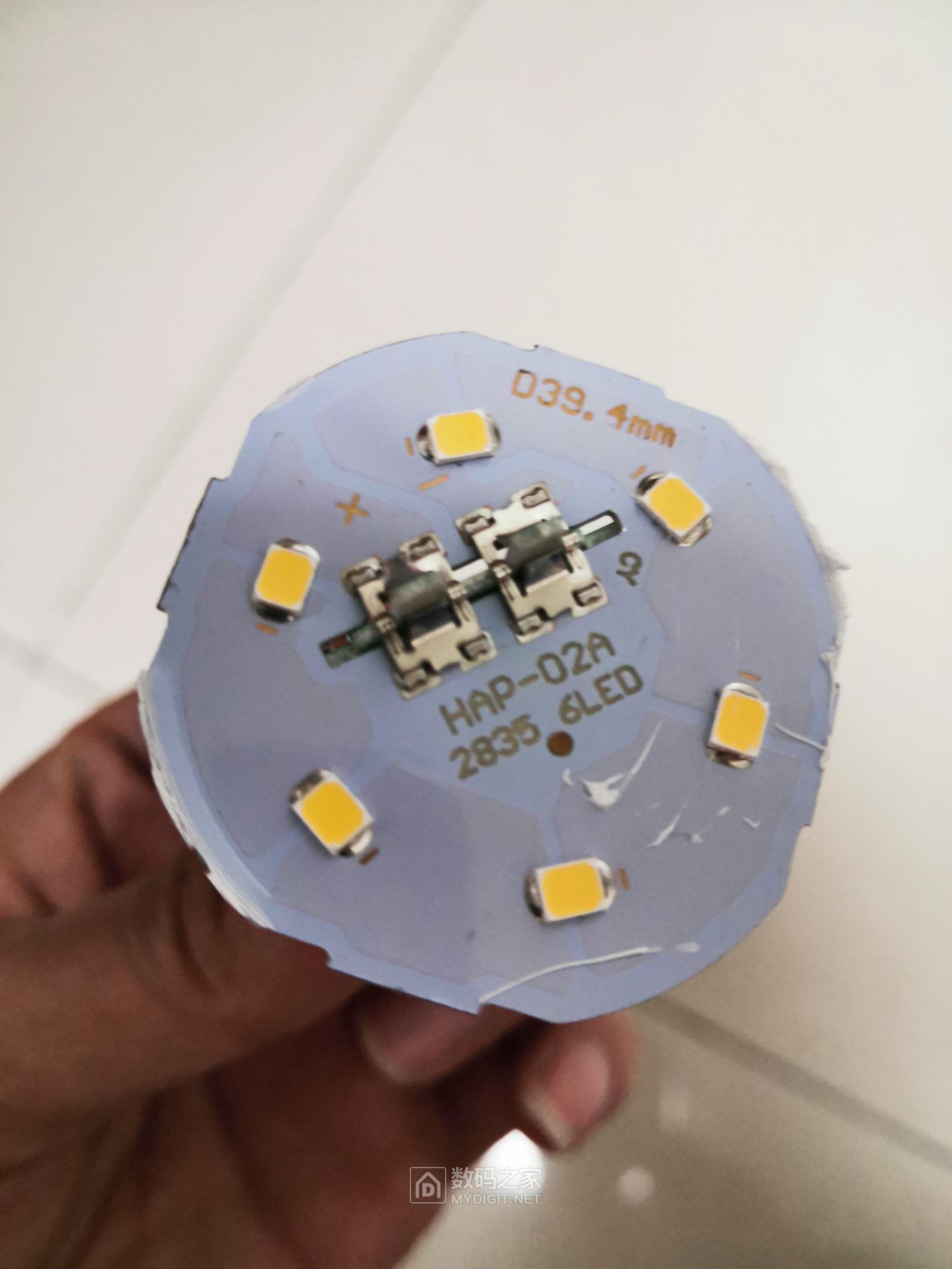 拆解,tcl 2级能效5瓦4000k色温 球泡,这样钻孔散热ok吗?