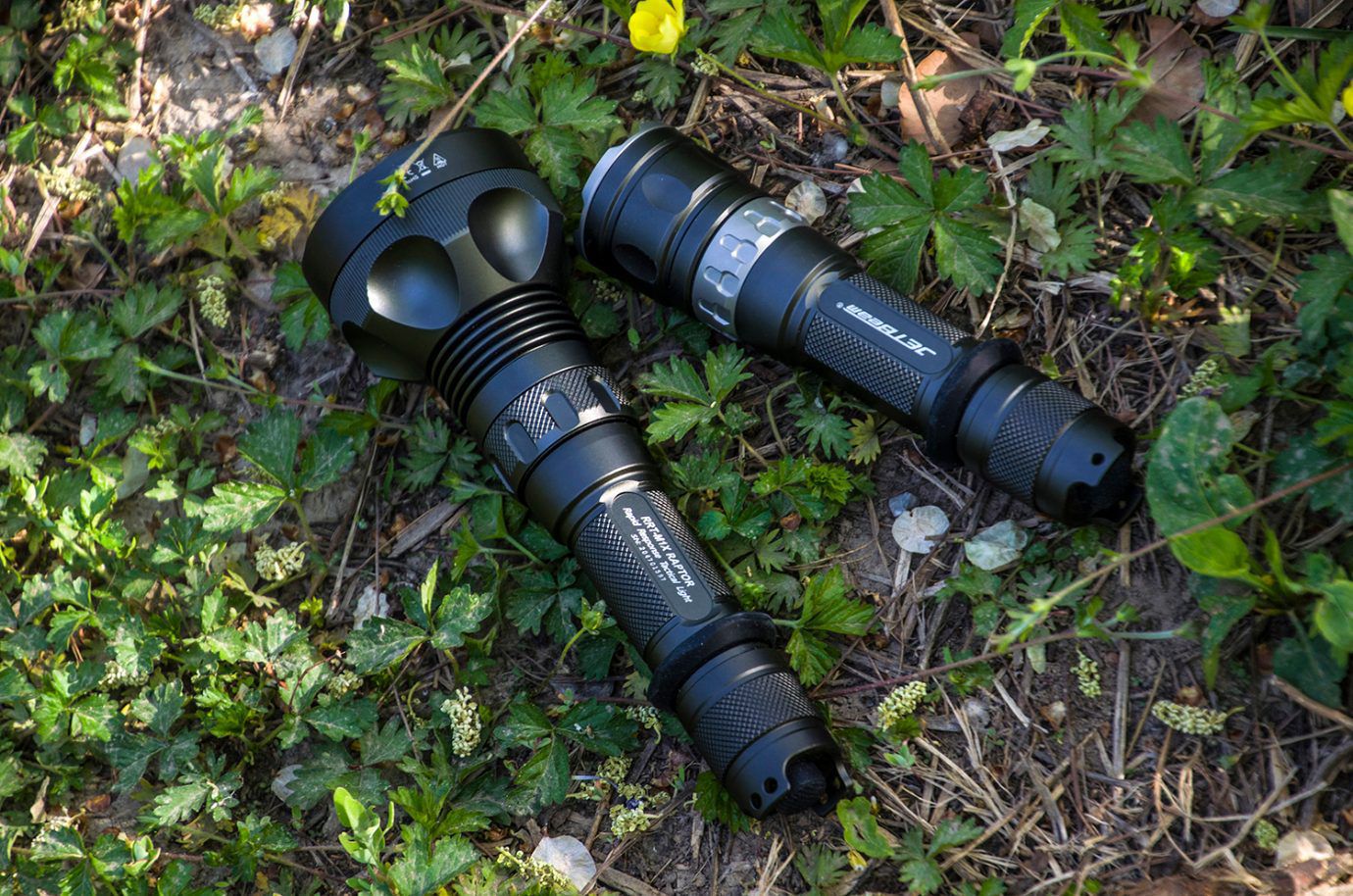 无尽的夜空笔直的光jetbeam激光手电m1x