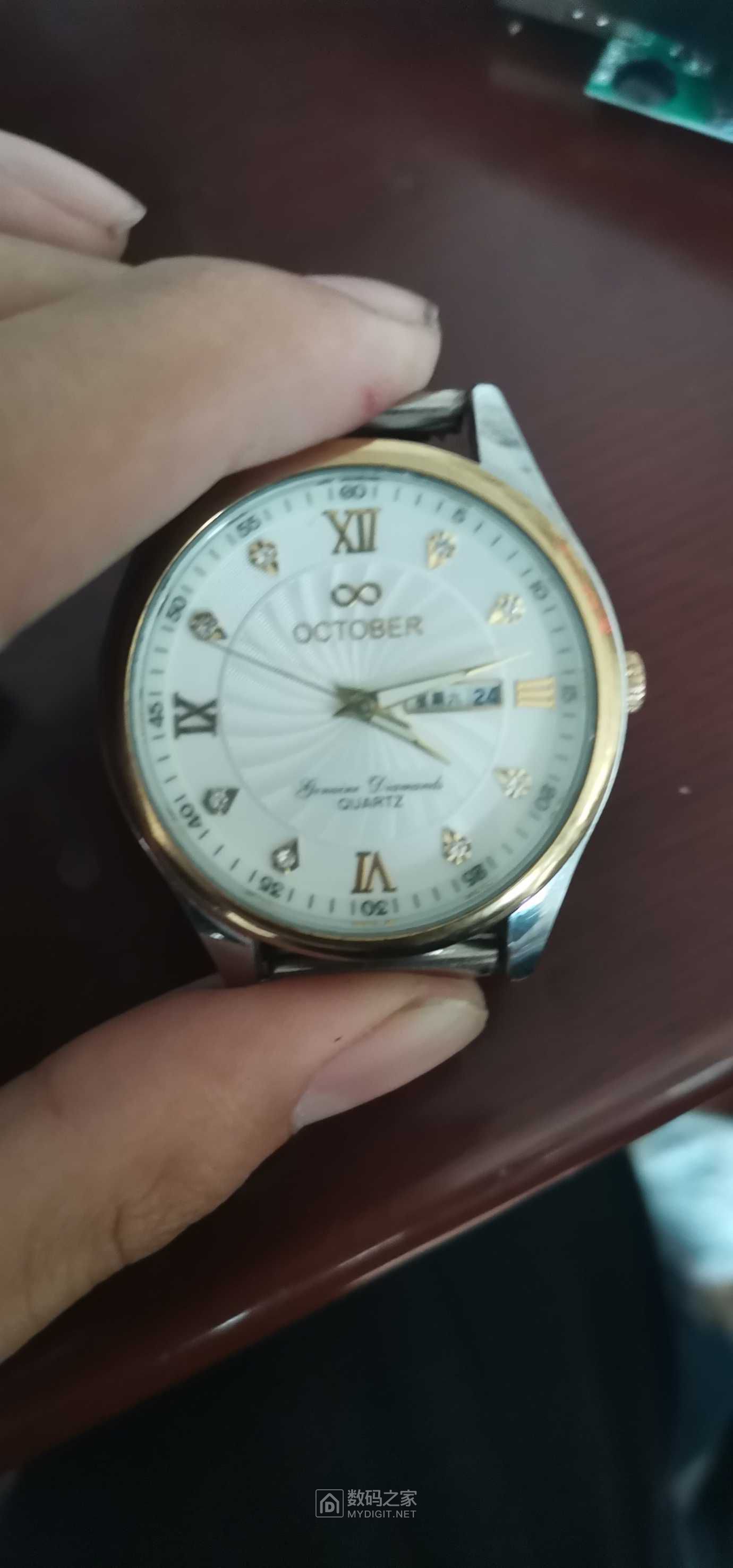 拆解october带日历石英表换电池表壳很大机芯很小