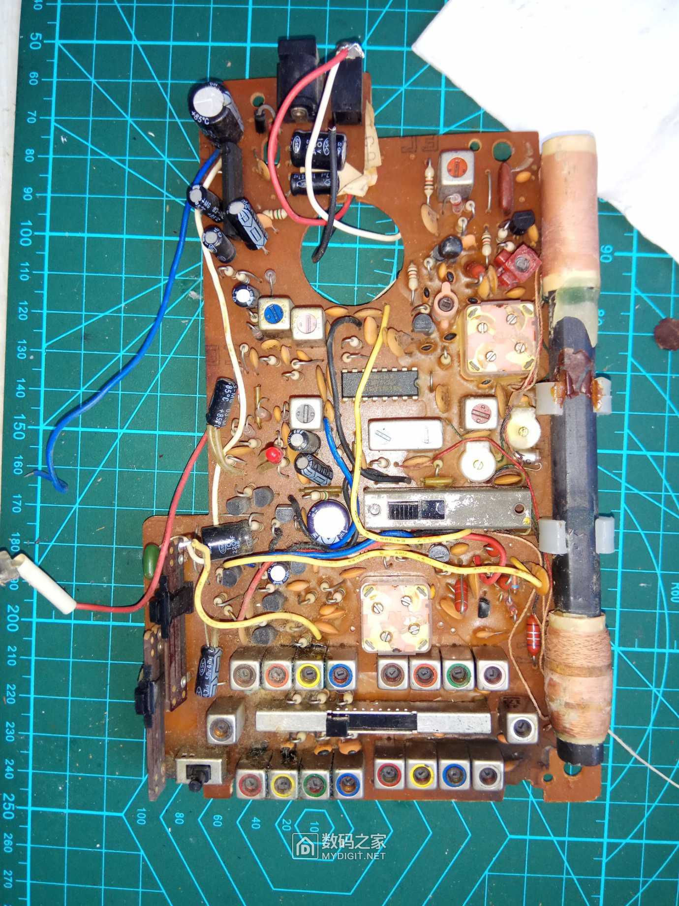 这个飞利浦d1875收音机是荷兰出的吗感觉不大像啊