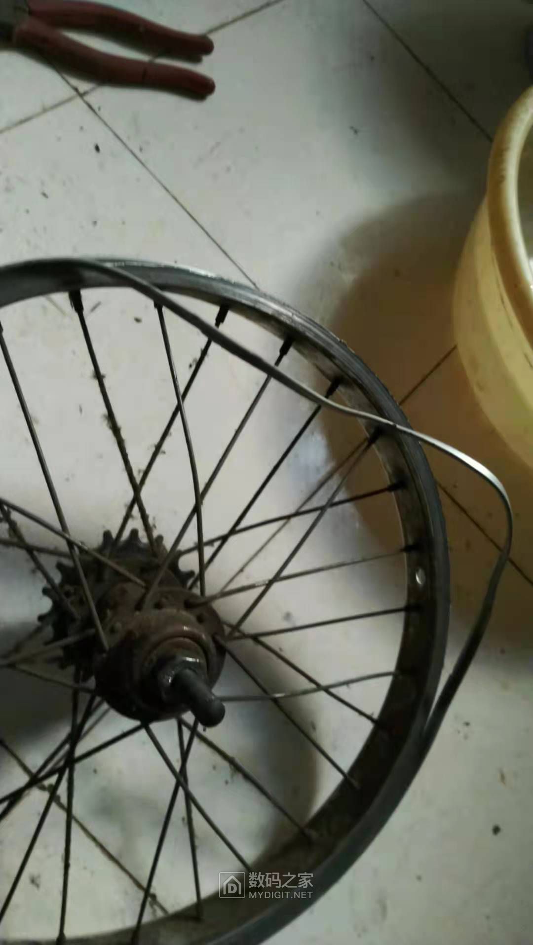 自行车后轮钢圈爆了2.jpg