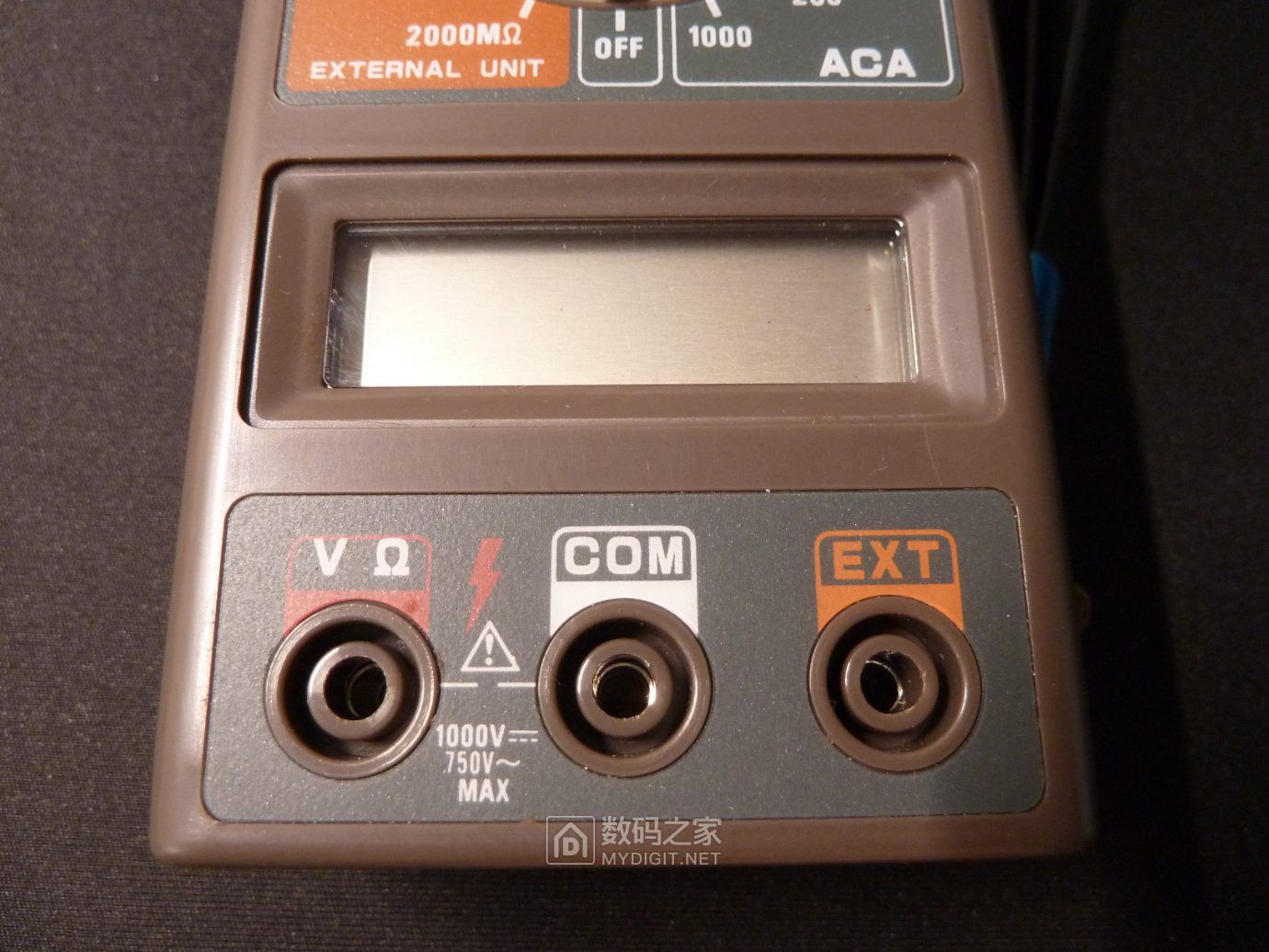 首拆拆解滨江dt266钳形数字万用表