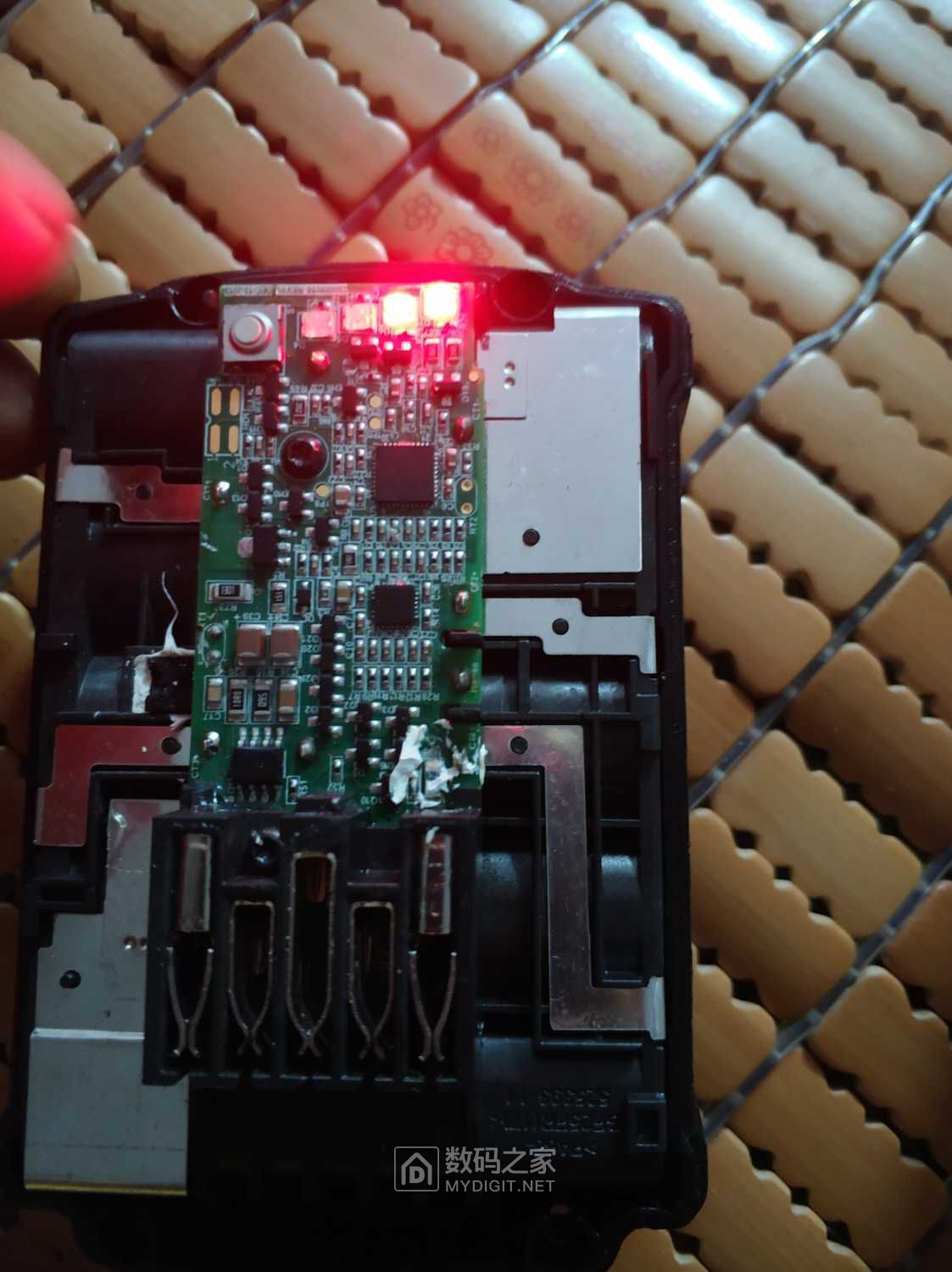 米沃奇m18电芯正常,不亮灯,解决办法 - 拆机乐园 数码之家