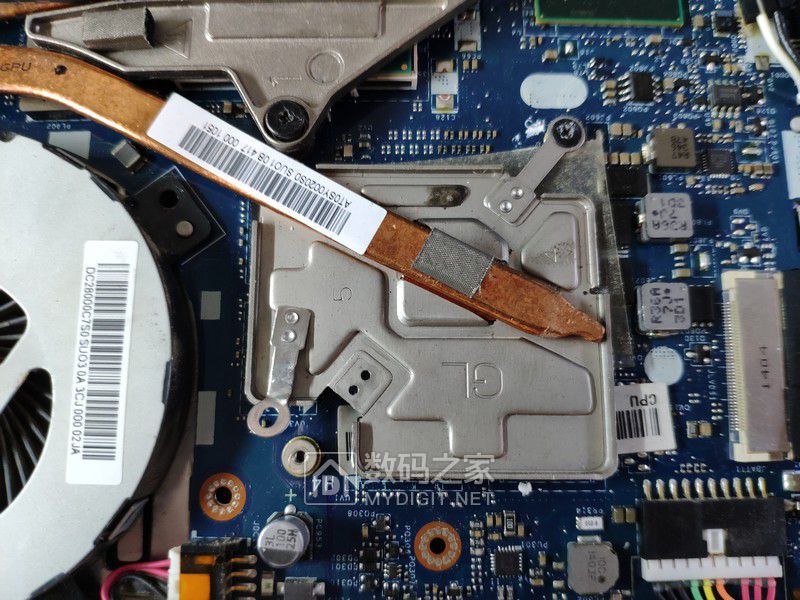 损坏的散热器正面