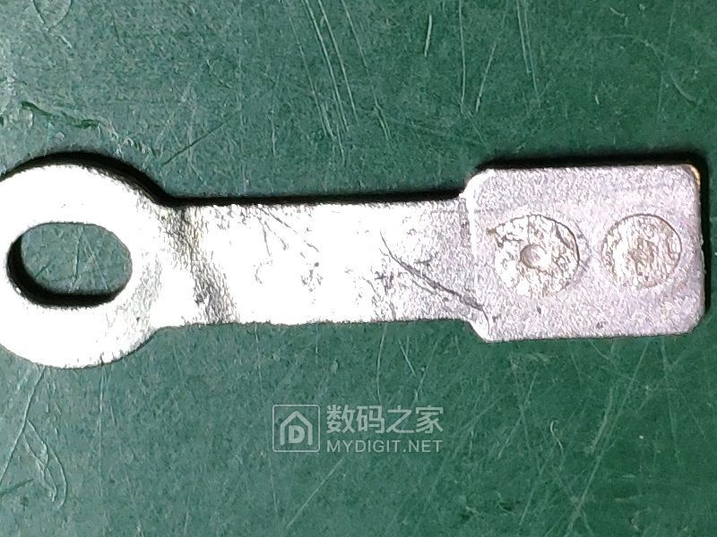 损坏的散热器压板