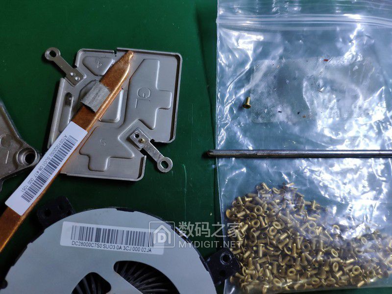 放入空芯铜铆钉