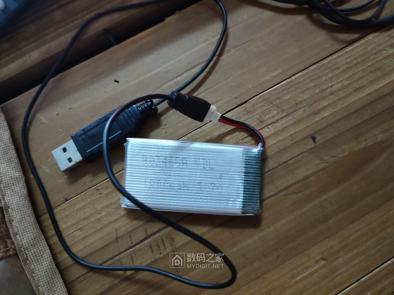 航模3.7v1800mah電池:3000m