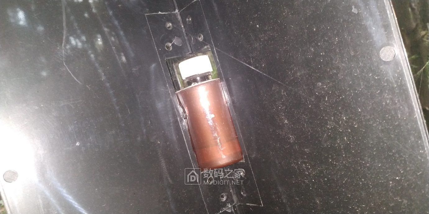 里面有少半瓶不知名液体