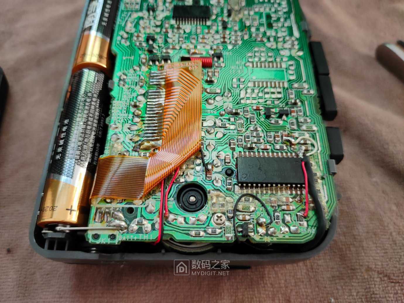 爱华tx456磁带随身听拆解更换皮带 - 拆机乐园 数码之家