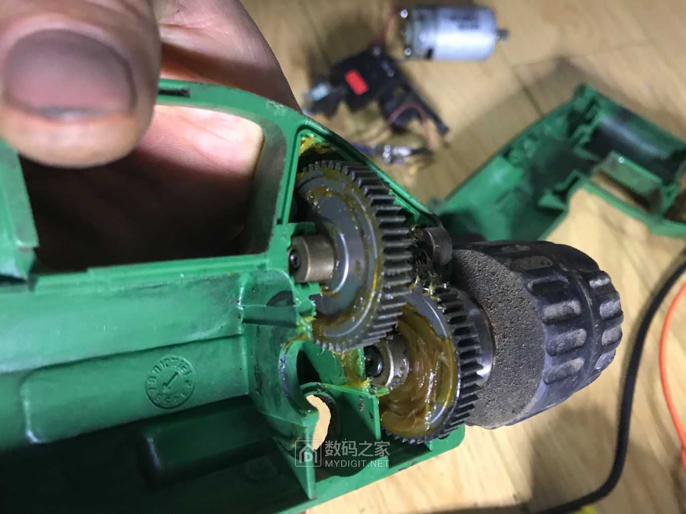 日立DN10DSA老款手电钻拆解 - 拆机乐园 数码之家