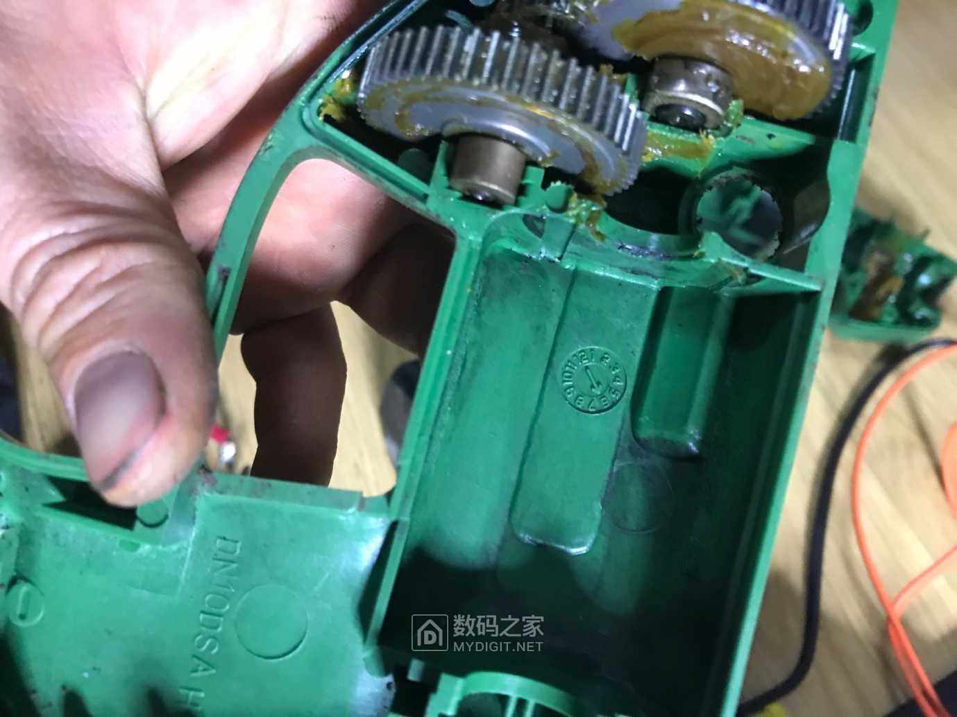 日立DN10DSA老款手电钻拆解 - 拆机乐园 数码之家