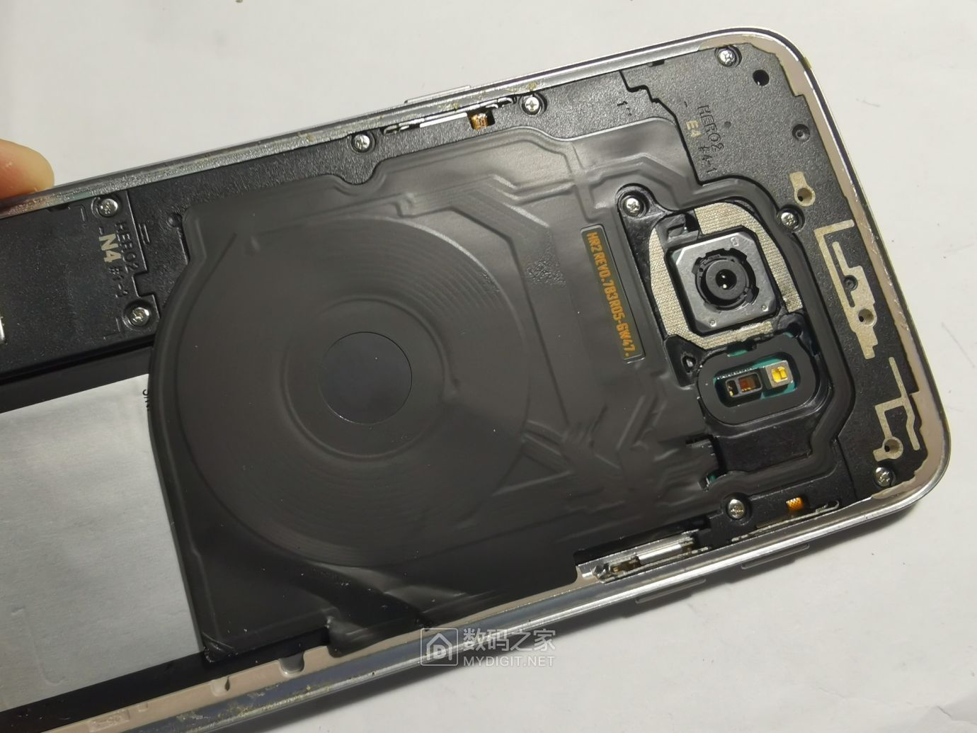 三星s7e手机更换后盖和硅脂 - 拆机乐园 数码之家